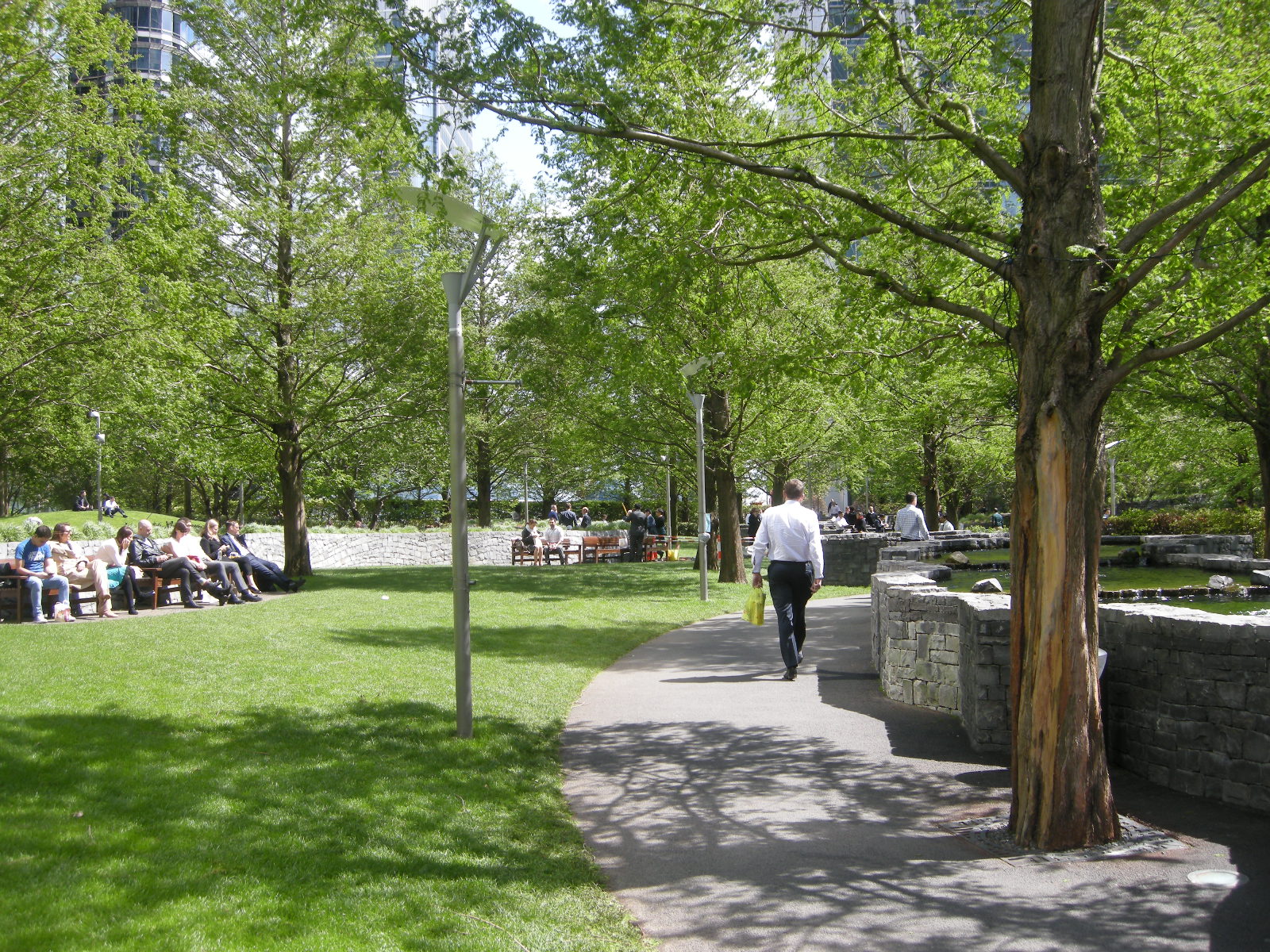 Top Picks – 9 Landscaped Roofs That Function As Public Parks