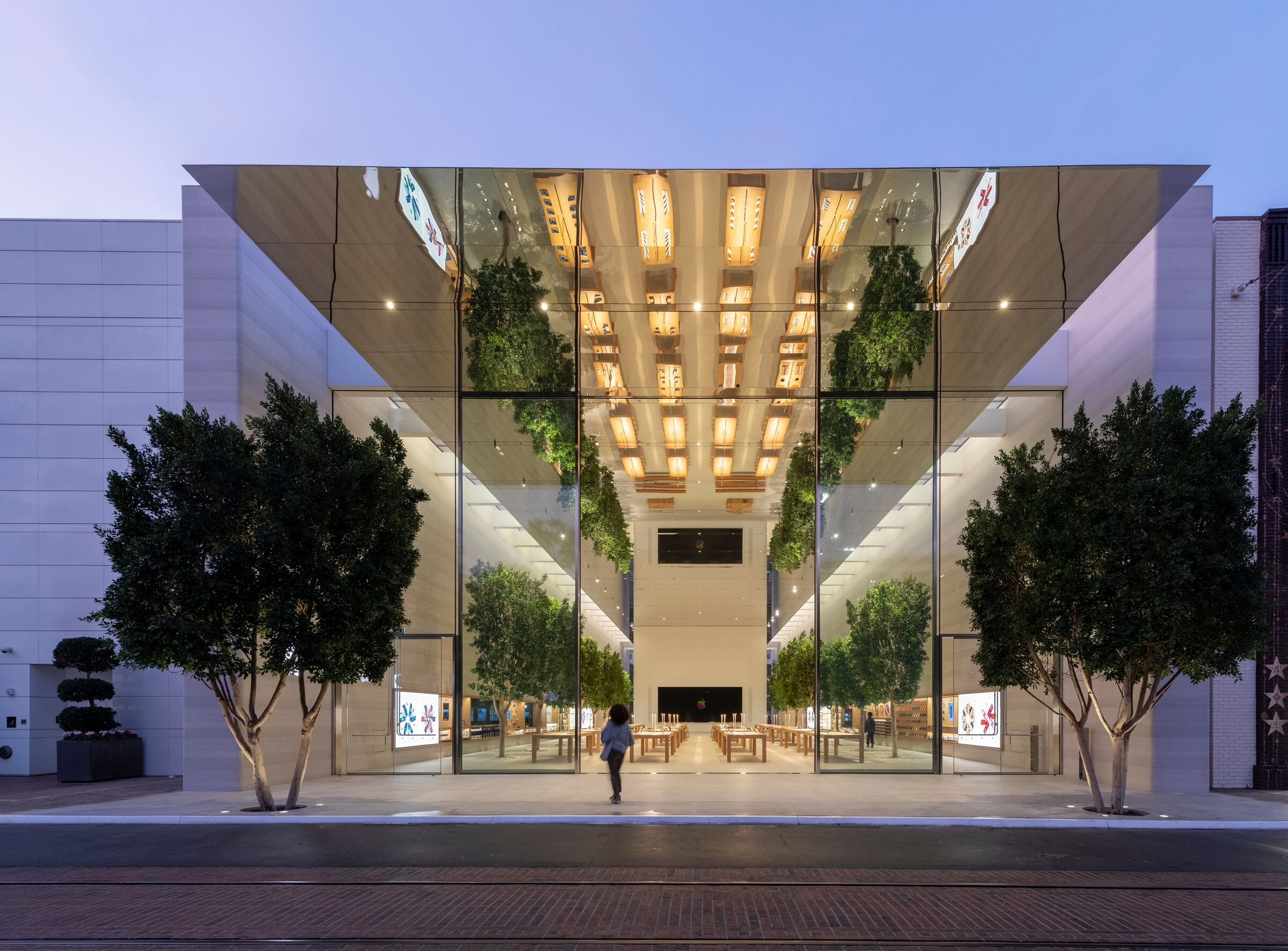 Experiments In Light: How Apple’s Stores Turn Minimalism Into A High-tech Cathedral Experience