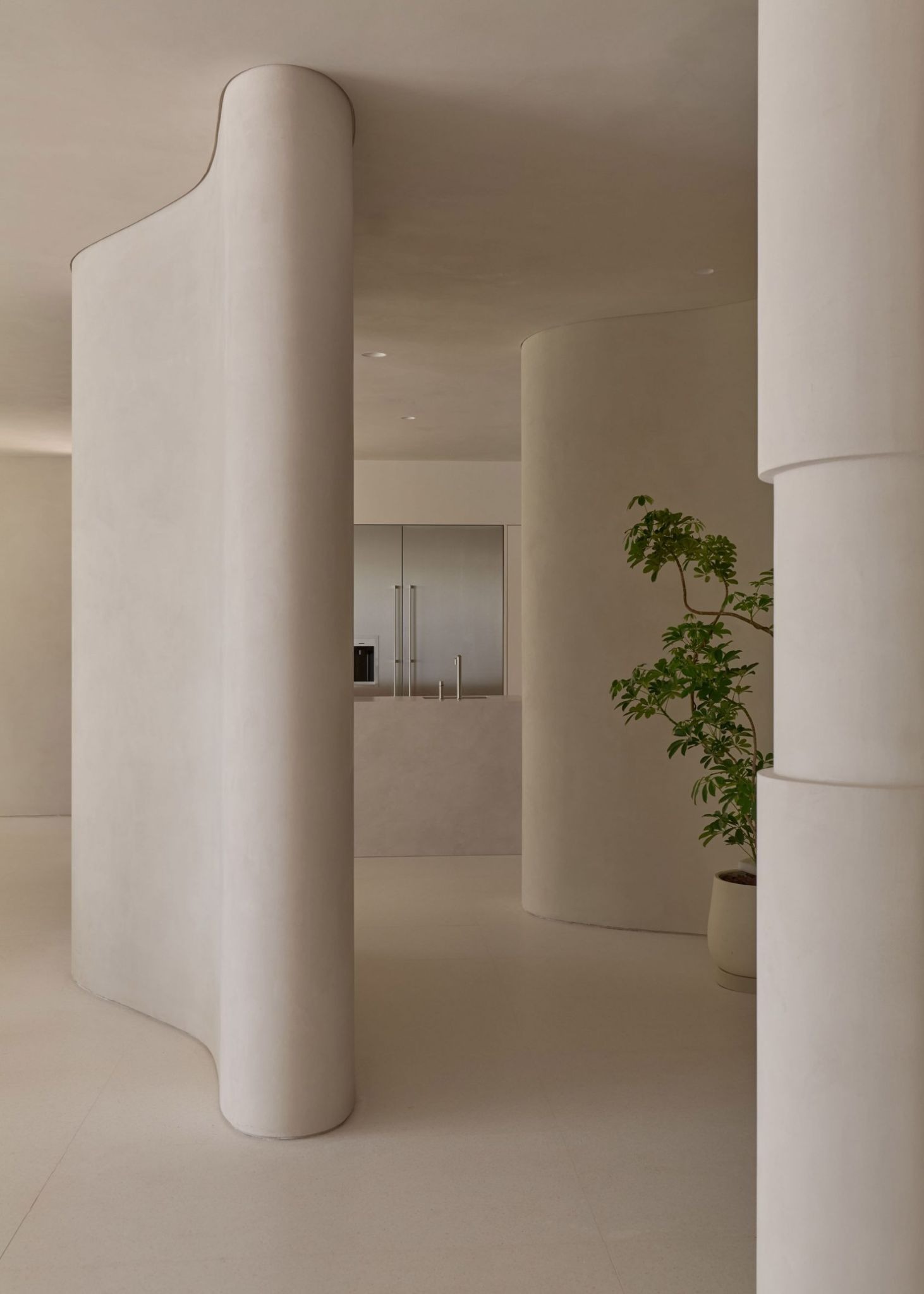Fog Architecture Shapes a Quiet Domestic Landscape in Shanghai’s Xijiao Residence