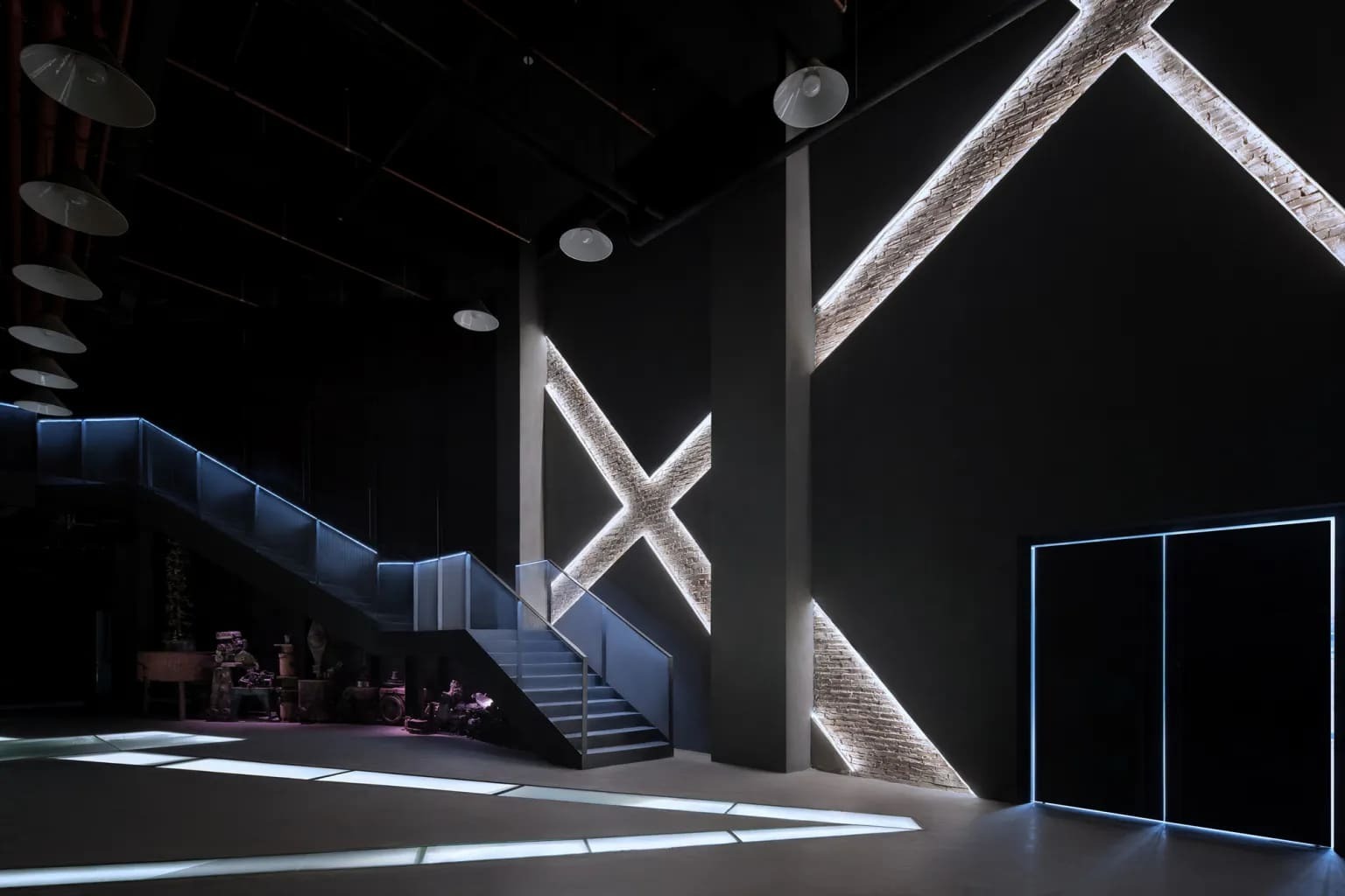 Wired for Drama: Atelier Alter Reanimates Dali’s Industrial Ghost into a Theatrical Machine