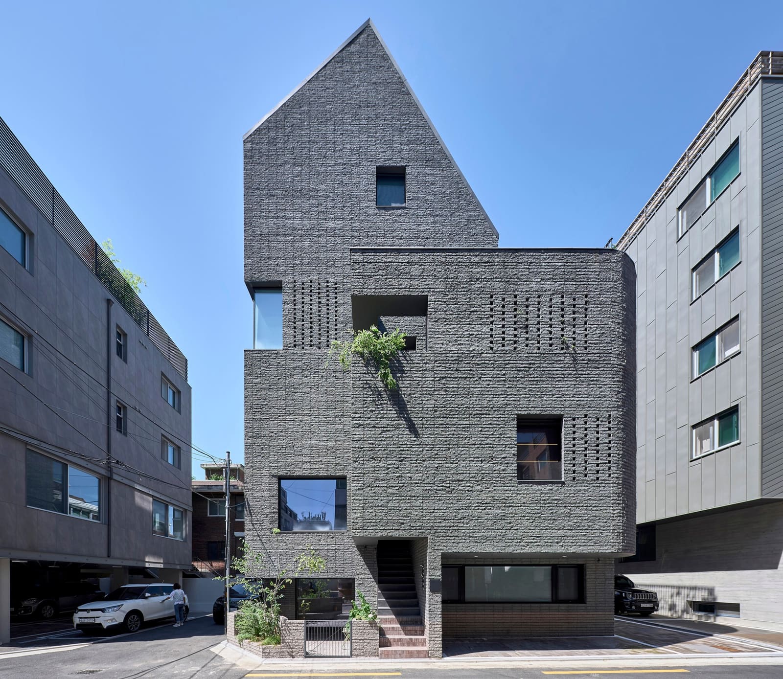 When Density Becomes Design: The Vertical Stacking Logic of Seoul