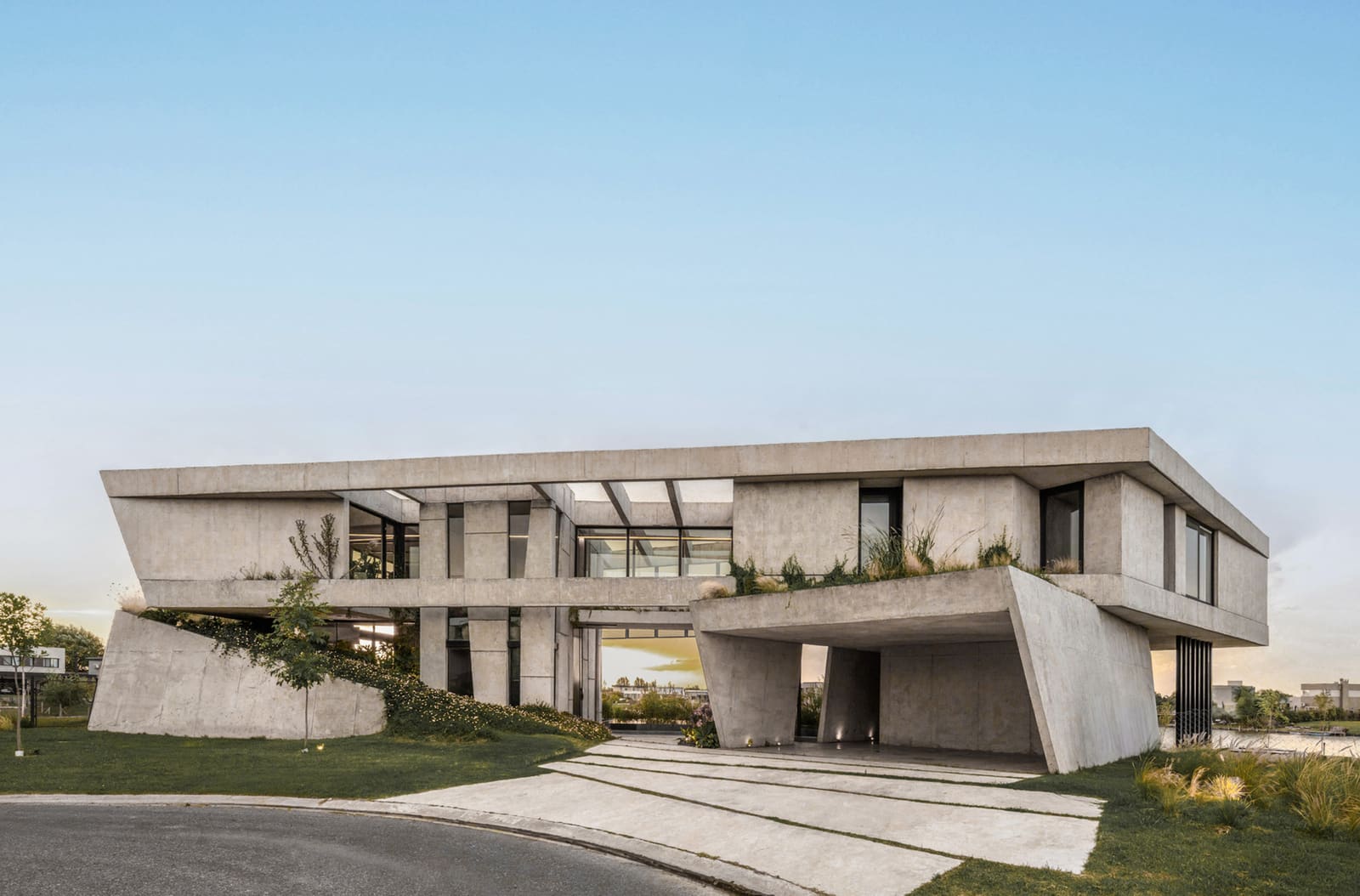 When Concrete Meets Earth: A House Folded Over Two Mounds