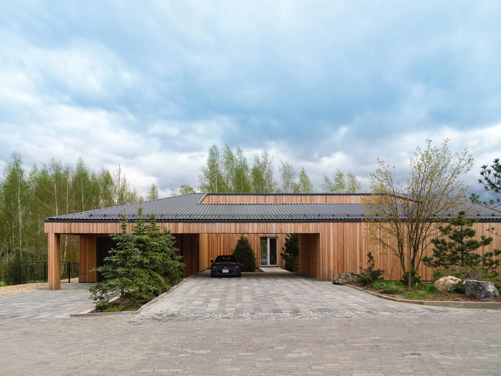 The Light Trap: ZROBIM Architects Harvests Solitude in the Nemo Atrium House