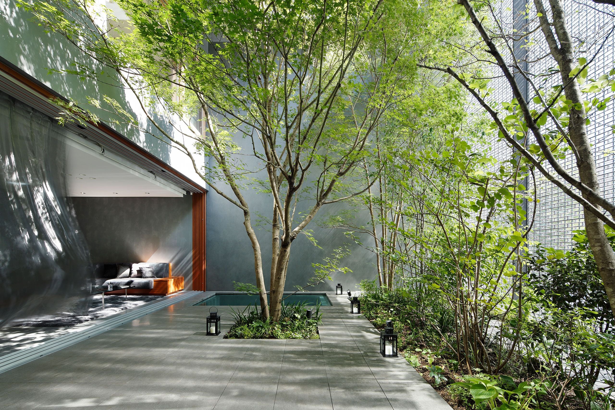 Hiroshima’s Hidden Jewel: How 6,000 Glass Blocks Redefine Urban Living