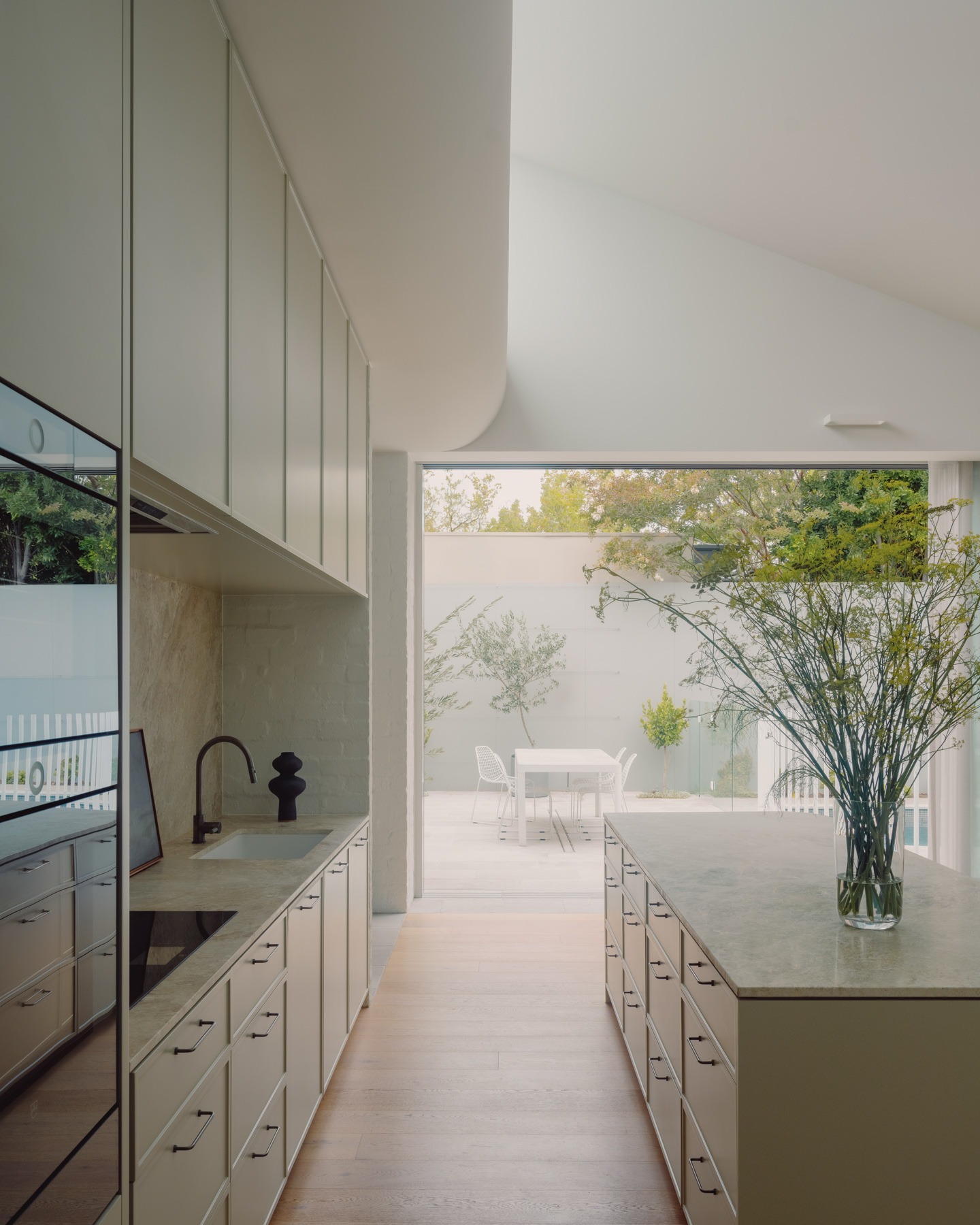 The Art of the Stitch: How Lande Architects Tailored a Modern Soul for 'Ildemere'