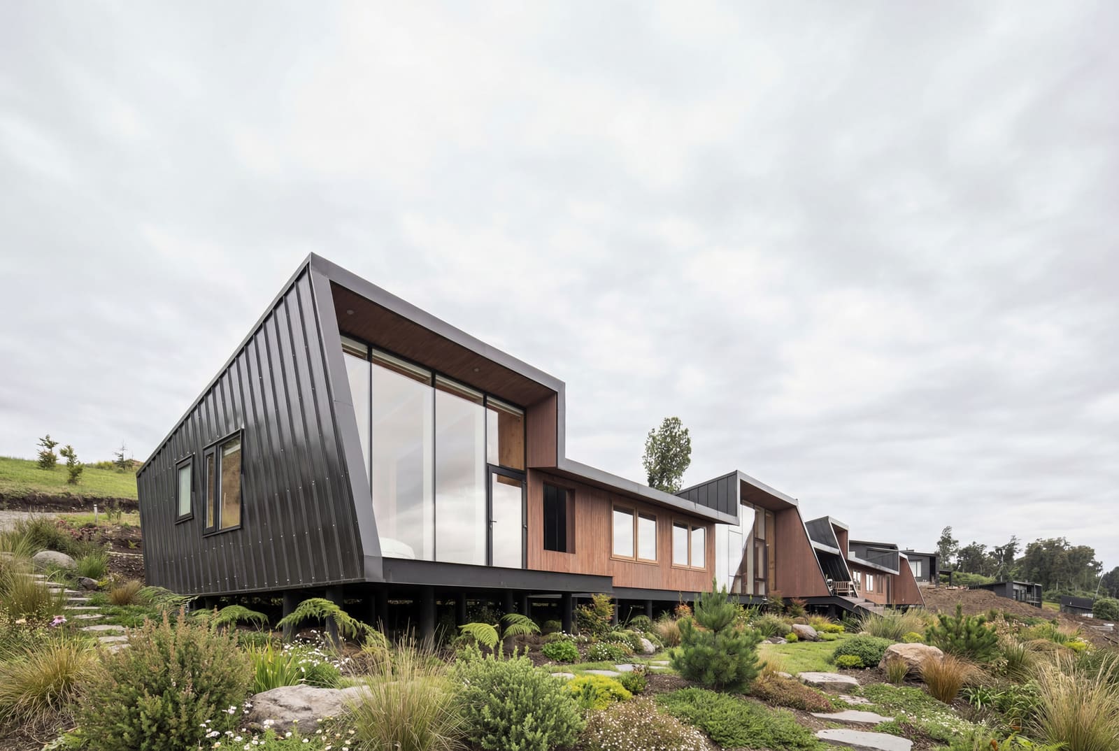 How a Lake House in Southern Chile Rethinks Family Living Across One Floor