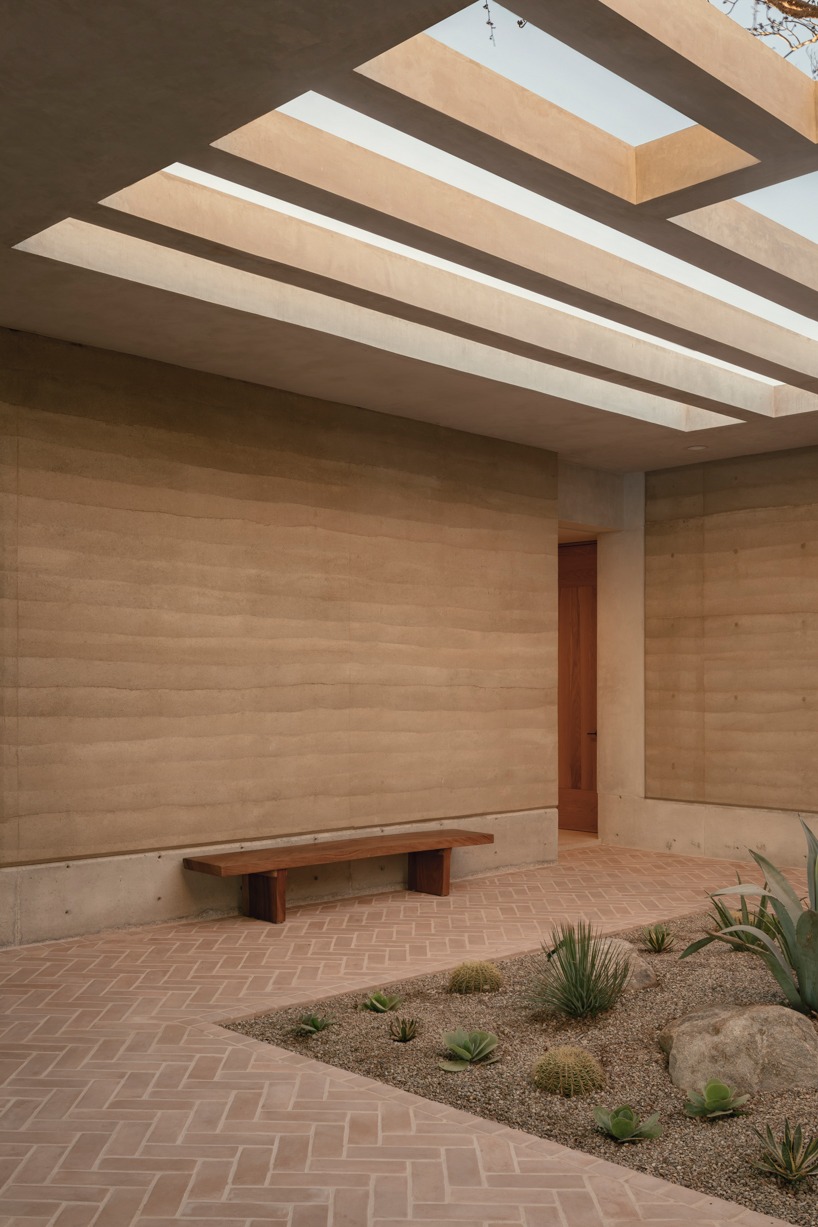 Casa del Este by JVL Arquitectos: An Earthbound Symphony of Silence and Light