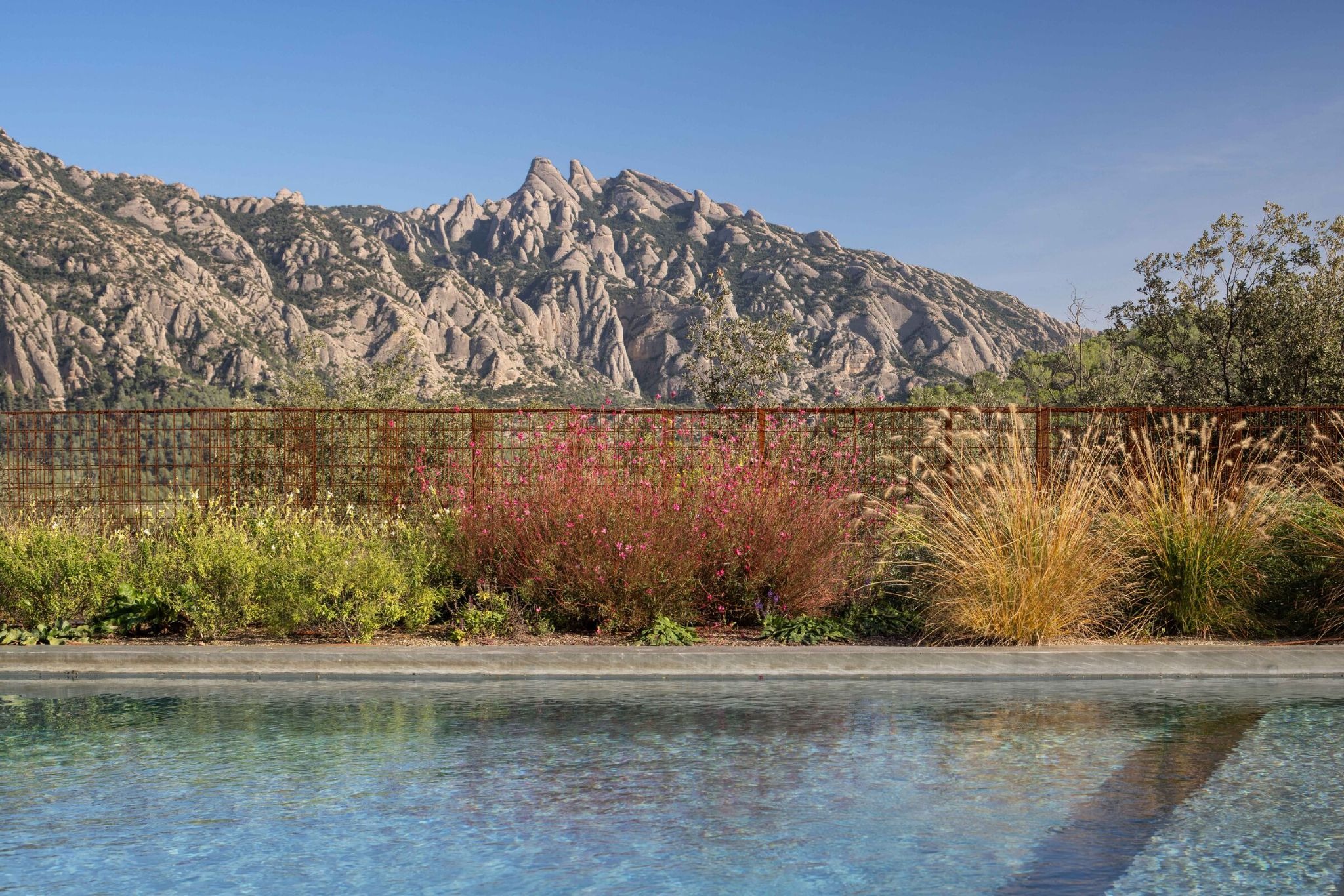 A Dialogue of Stone and Lattice: SCOB Weaves the Contemporary into the Historic Fabric of Can Farrés
