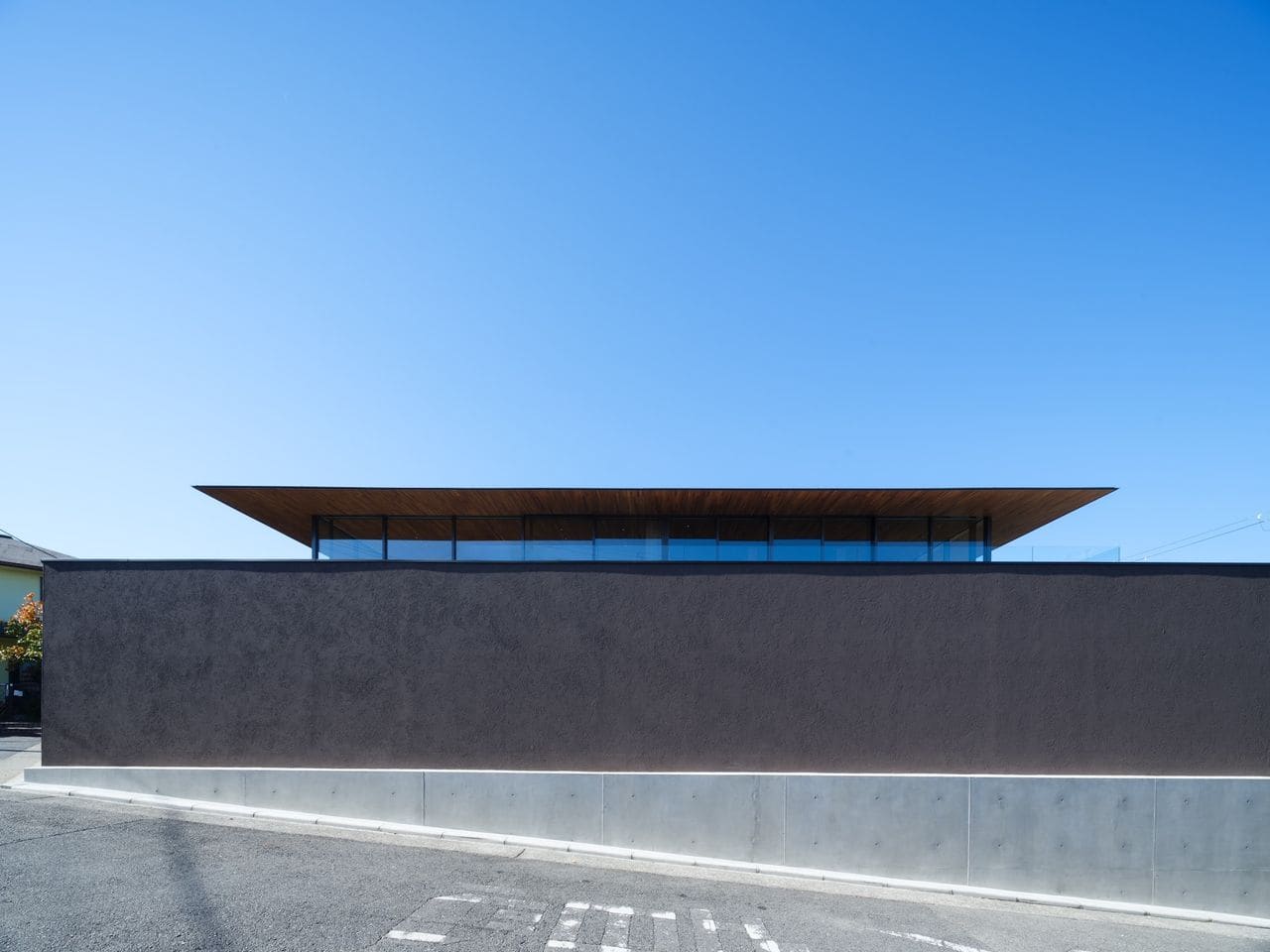 When Restraint Becomes Theater: A Japanese House That Hides in Plain Sight