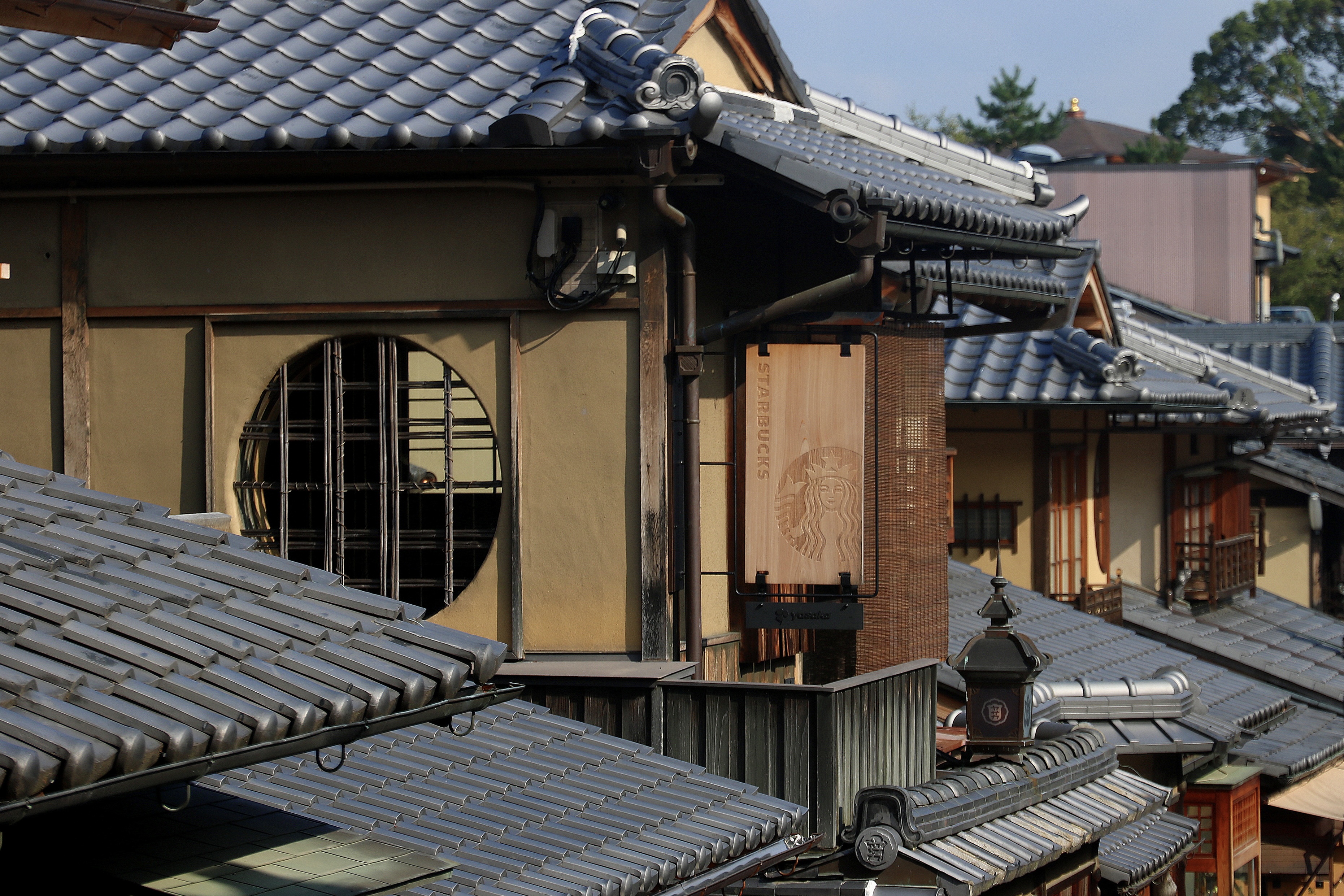 Culture-made Retail: How Starbucks’ Flagship Stores Turn Local Craft Into Global Design Icons