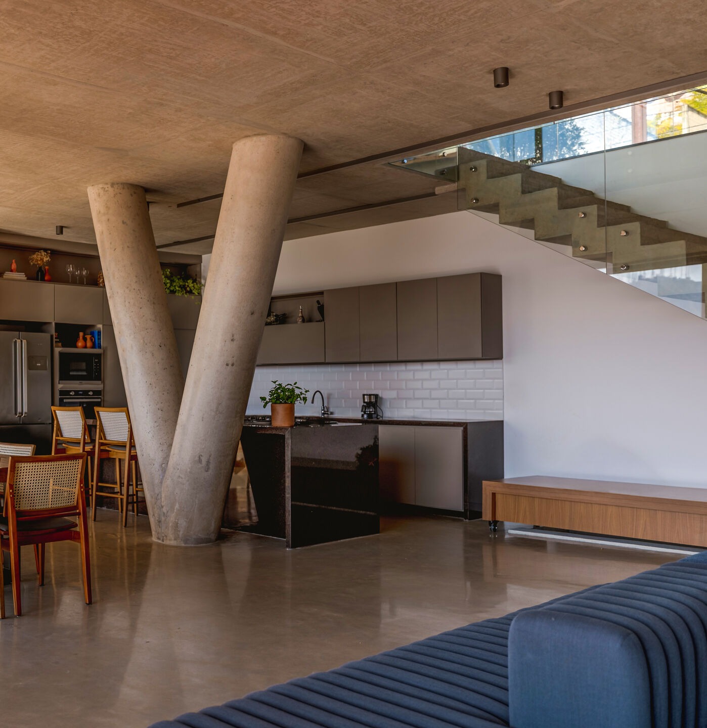 Lua House: A Vertical Observatory That Stacks Light, View and Architecture on a Hillside