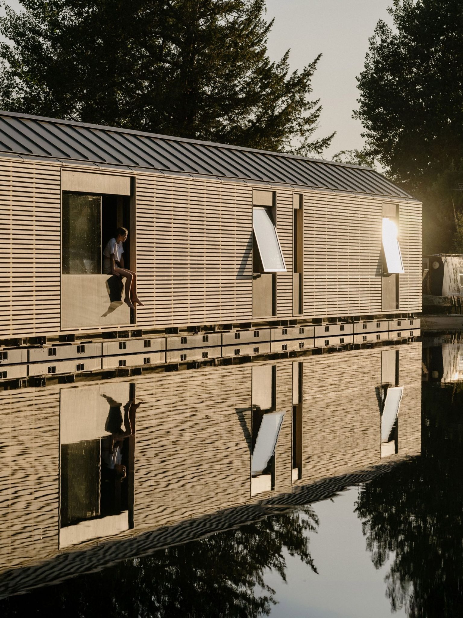Amphibious Luxury: TiggColl Anchors a New Domestic Typology with the Float House