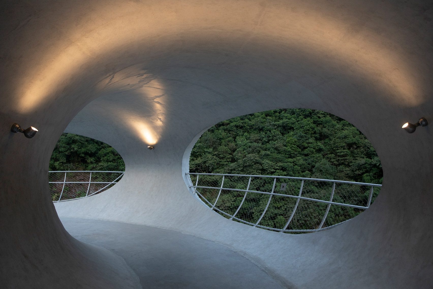 HCCH Studio Curves the Huizhou Horizon into a Resting Loop