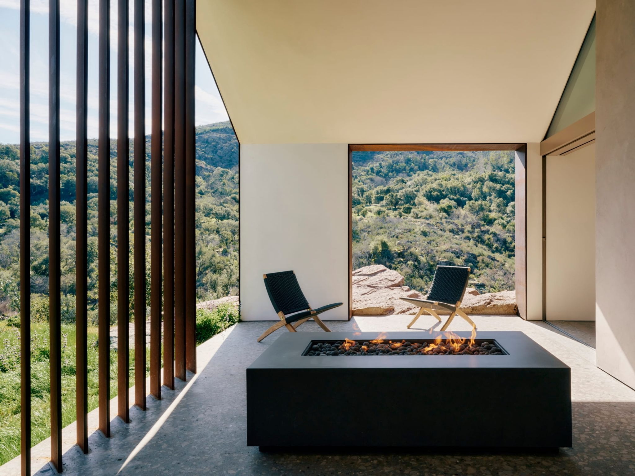 The Architecture of Erasure: Edmonds + Lee Curates a State of 'Amnesia' in Napa Valley