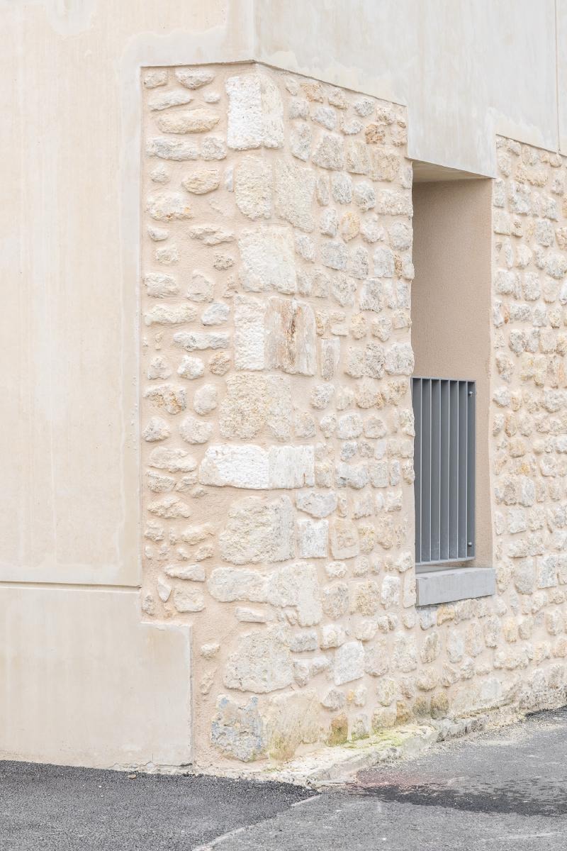 Asymmetric Peaks: OLGGA and Atelier Cambium Sculpt a Mineral Horizon in Bordeaux