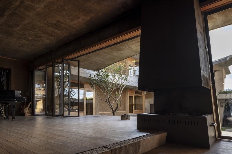 The Punctured Courtyard: xiān Architects Recomposes Rural Memory in Shaxi