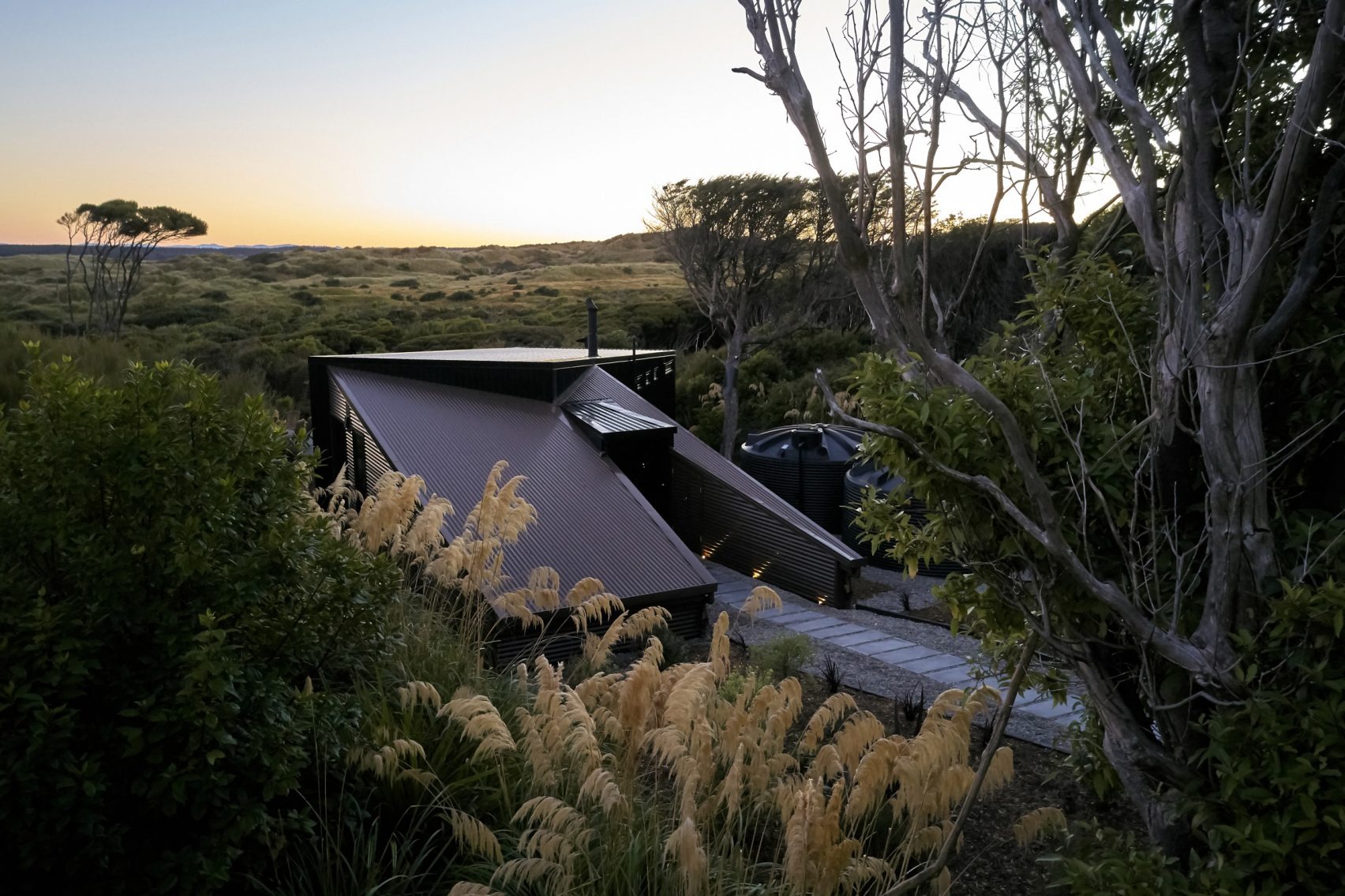 Coast House by Stacey Farrell: Weathered Volumes on New Zealand's Rugged Shoreline