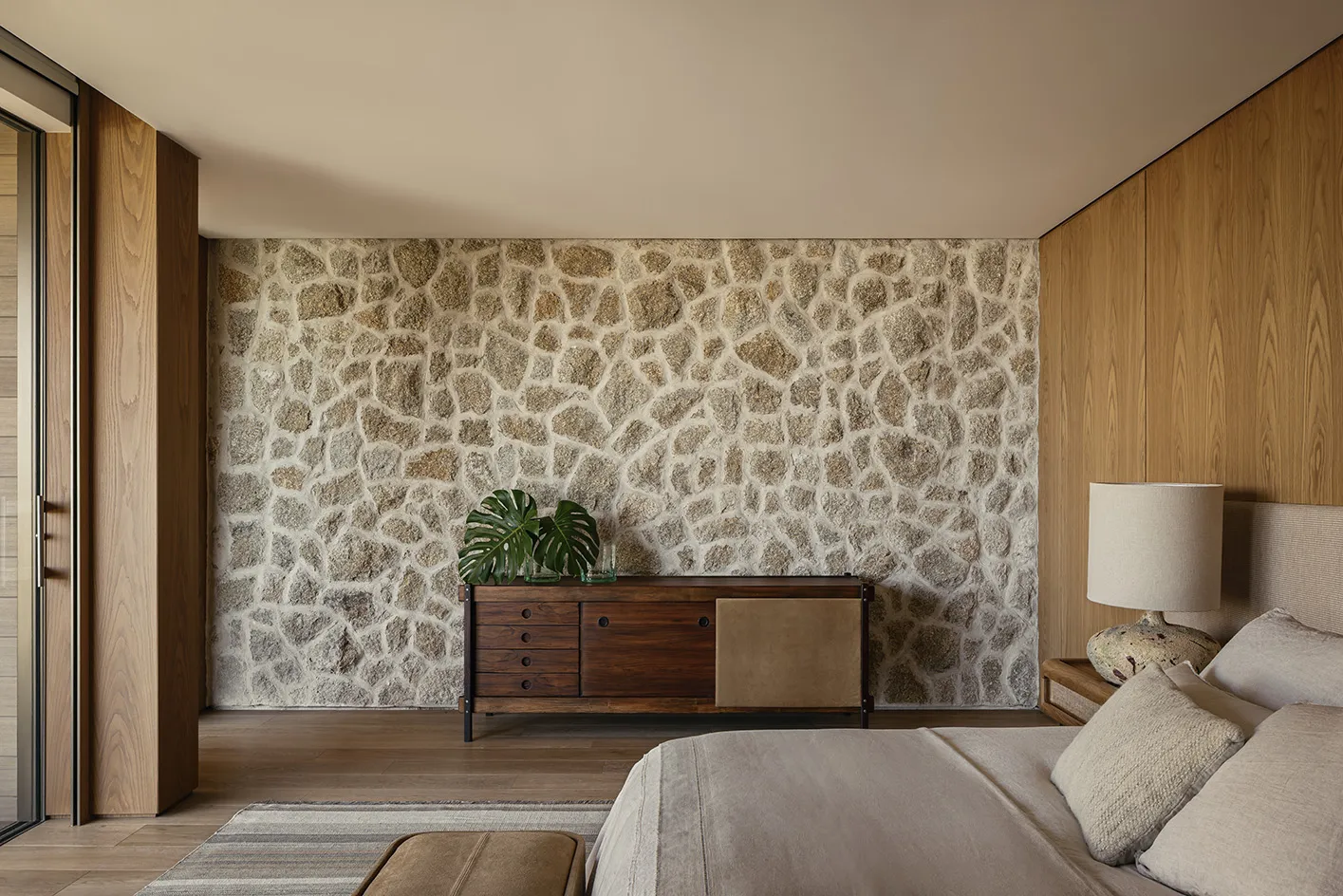 Bravissima House: A Tropical Modernism Framed By Light And Landscape