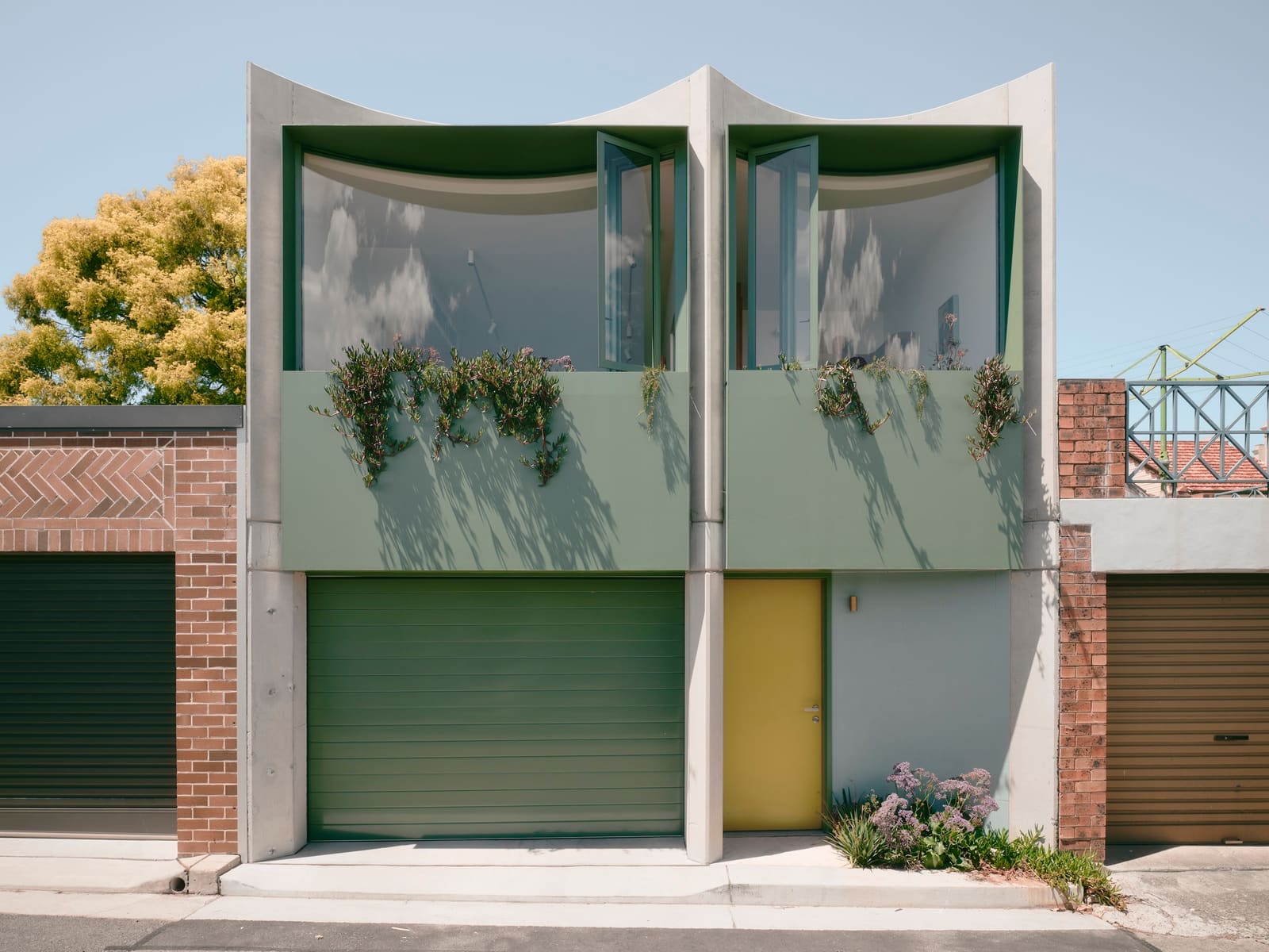 A Compact Studio That Rethinks the Suburban Backyard