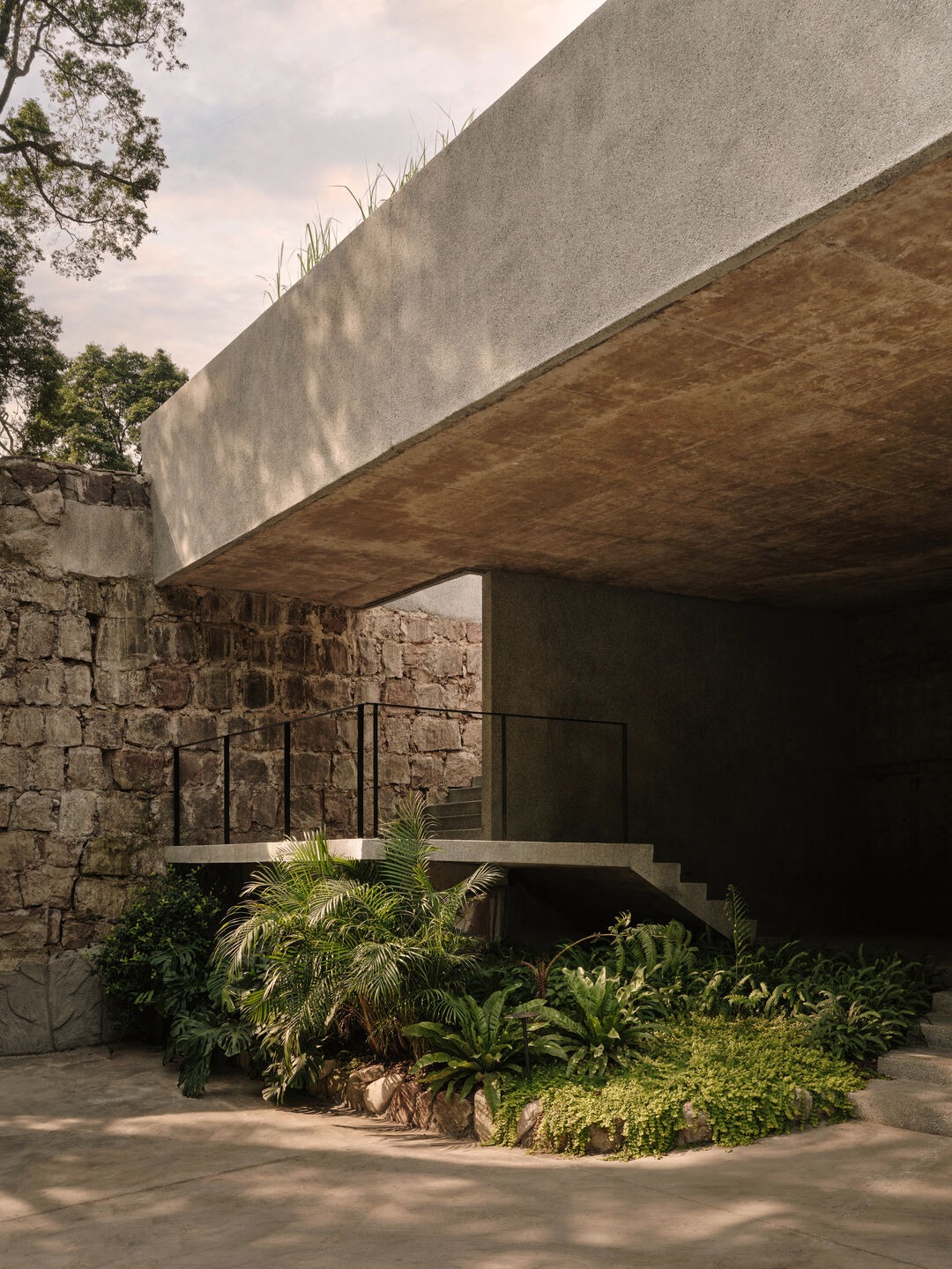 Zolan de Mei: A Contemporary Retreat Shaped by Landscape and Quiet Ritual