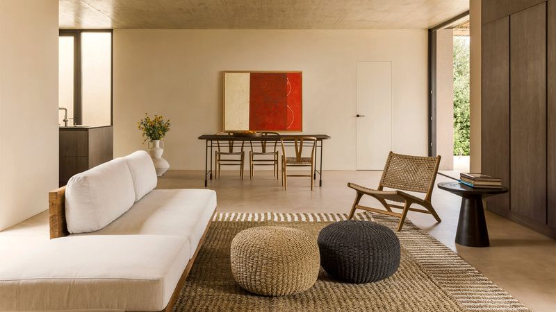 Patio House: Solum Studio’s Quiet Labyrinth by the Sea