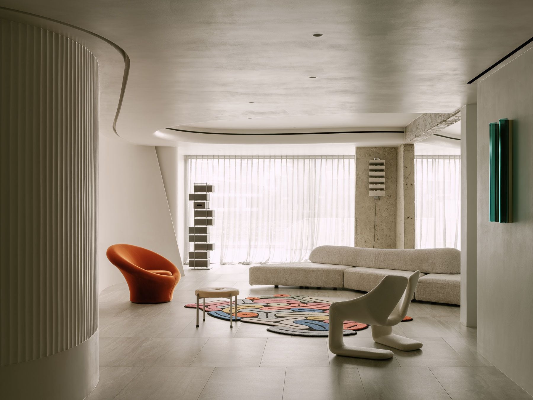 Patterned Furniture In Minimal Interiors: Where Simplicity Meets Expression