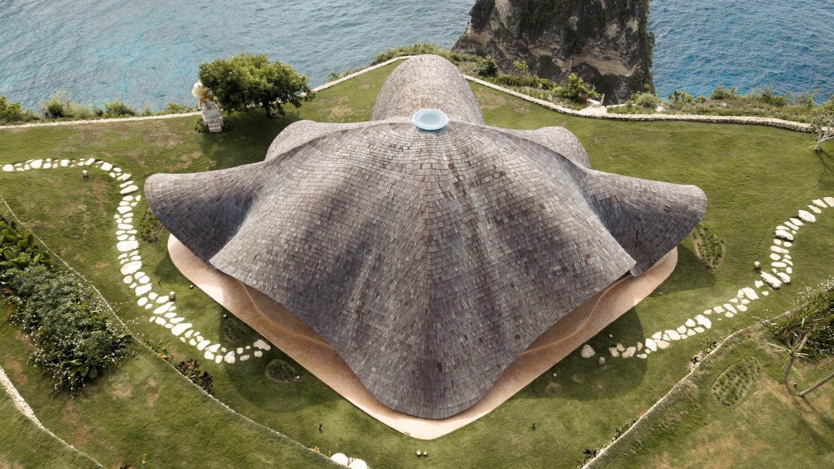 The Living Structure: Pablo Luna’s Intaaya Retreat Dissolves into the Indonesian Landscape