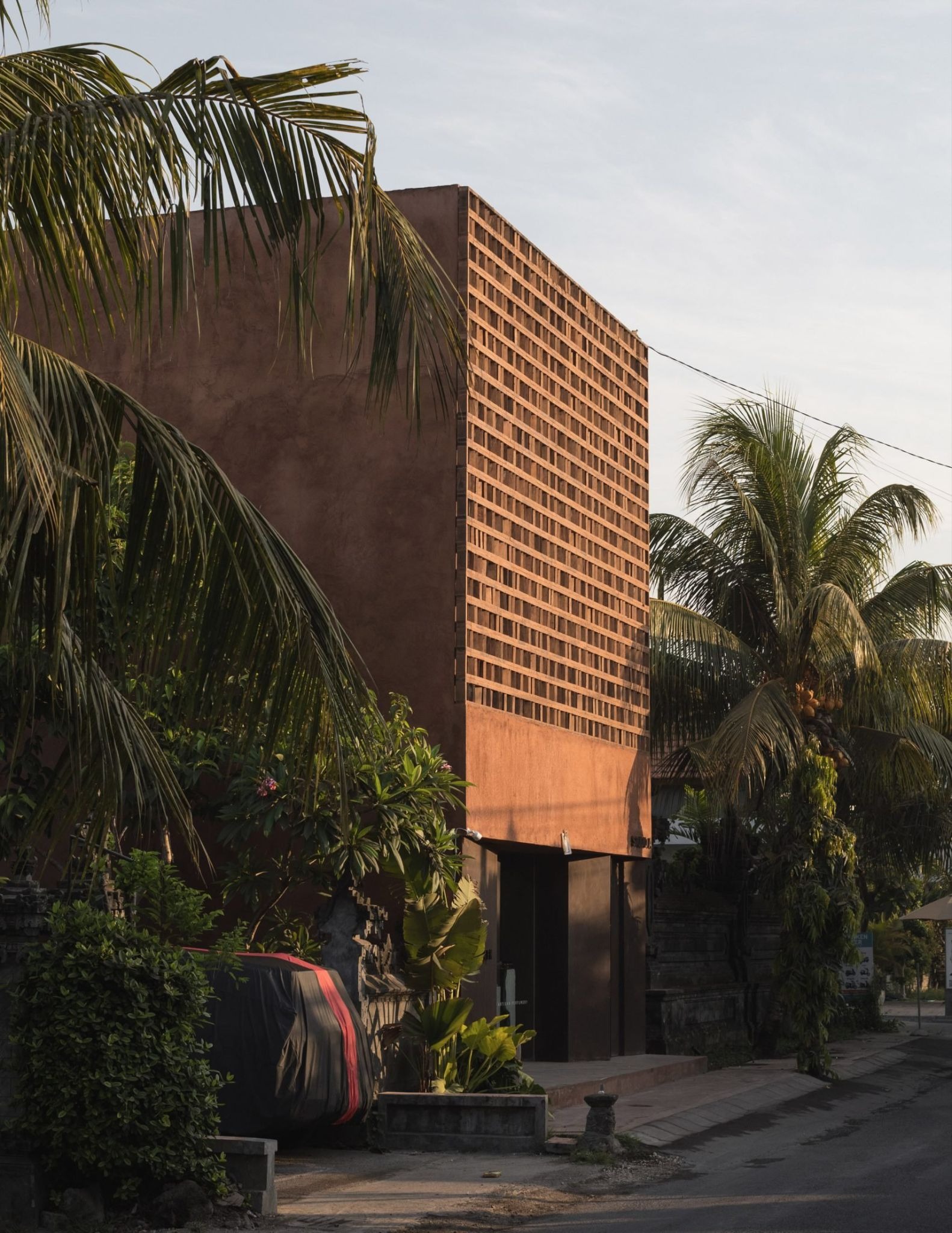 The Haptic Labyrinth: MORQ and Studio Wenden Construct a Slow Narrative at Further Hotel