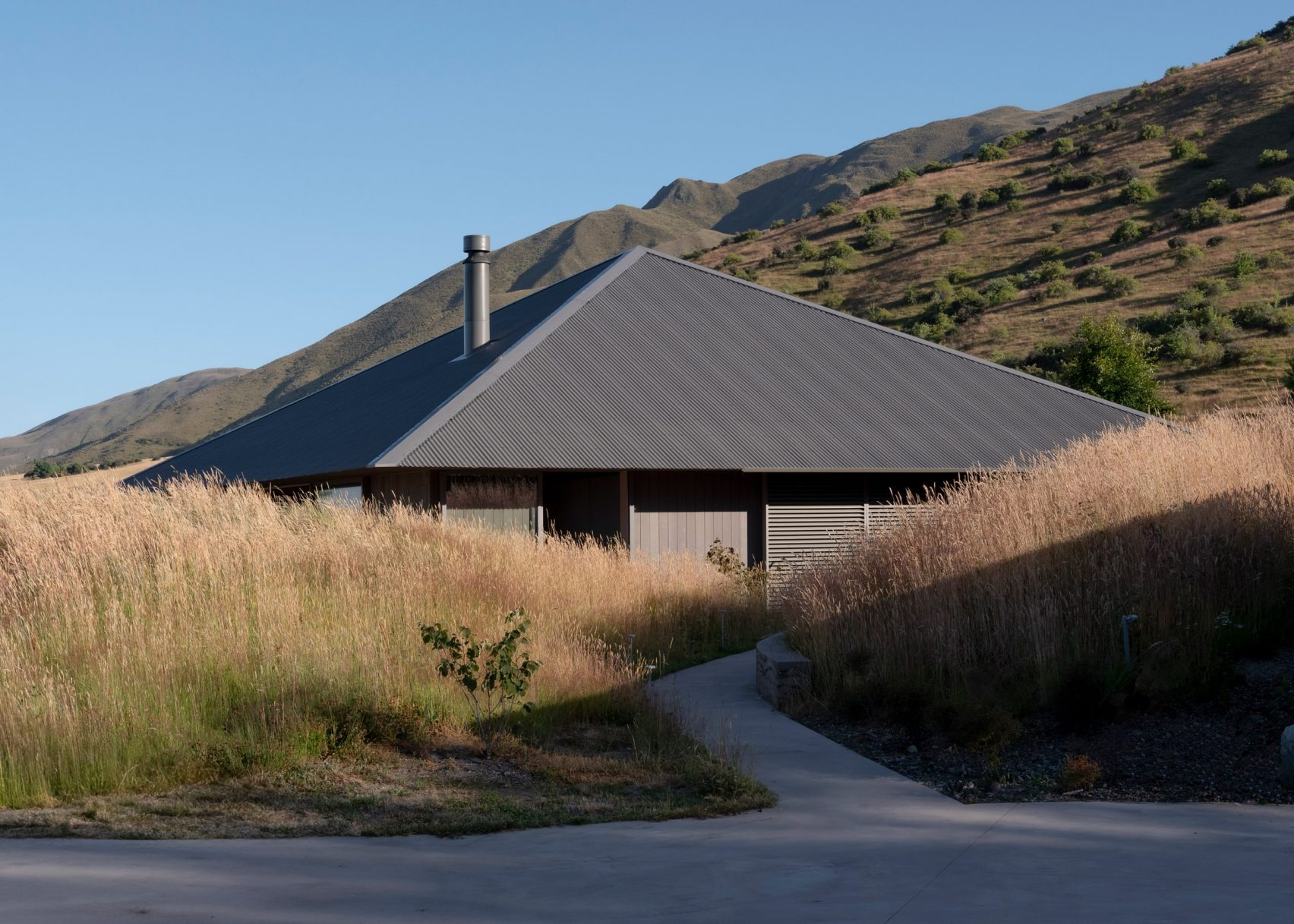 Openfield House, Where the Spirit of the Farm Meets the Serenity of the Mountain