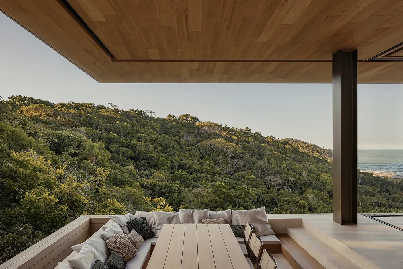 Bravissima House: A Tropical Modernism Framed By Light And Landscape