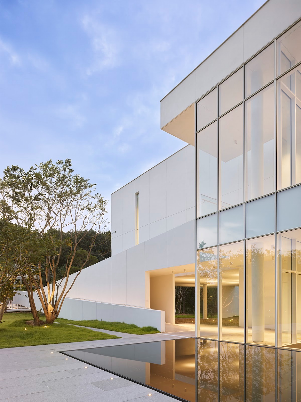 The Sorol Art Museum by Meier Architects Creates a Luminous Dialogue Between Art and Nature in Gangneung