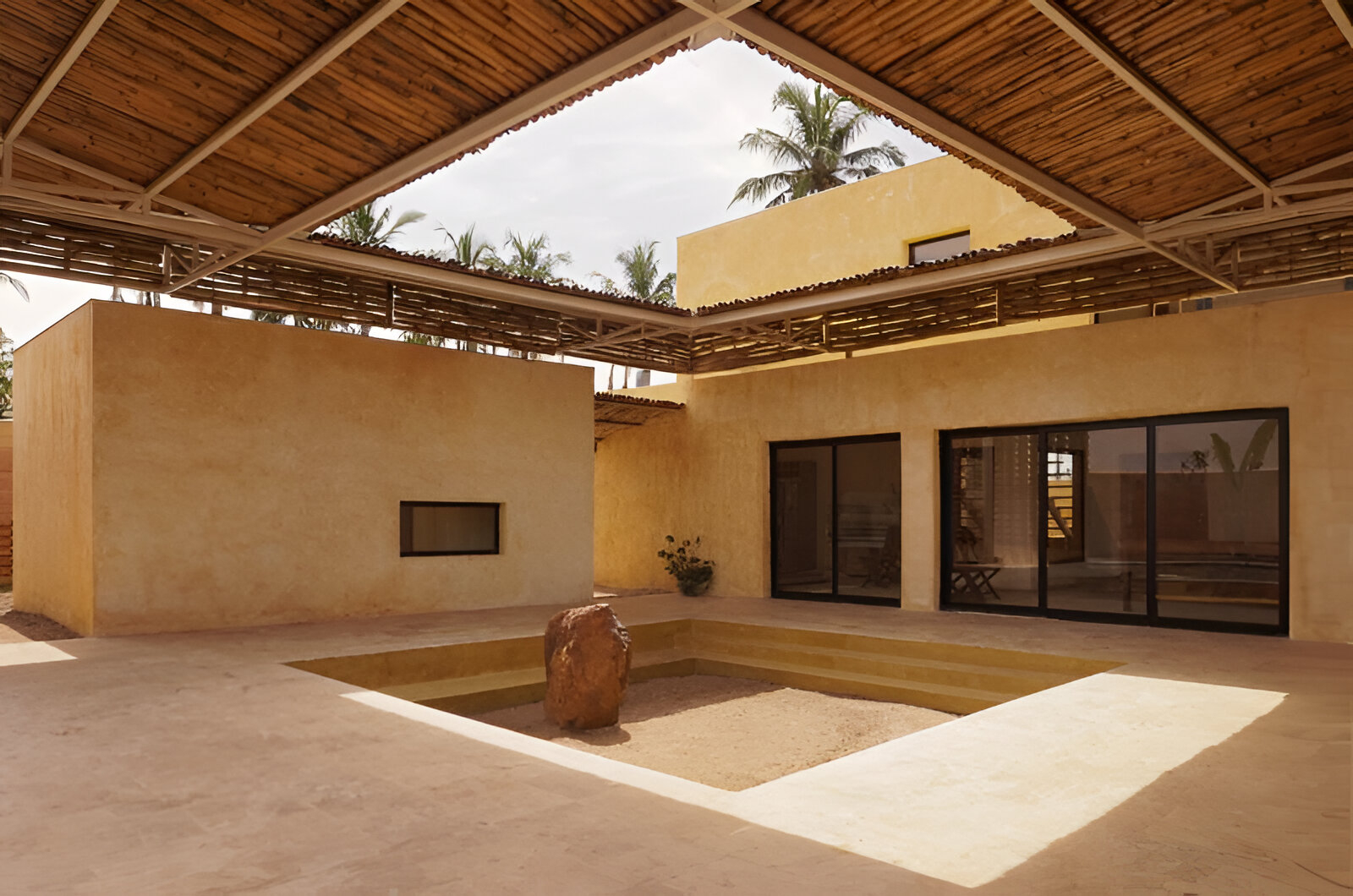 Rhythmic Shadows: Aznar Tailly Orchestrates a Tropical Dialogue in Villa Mondoukou