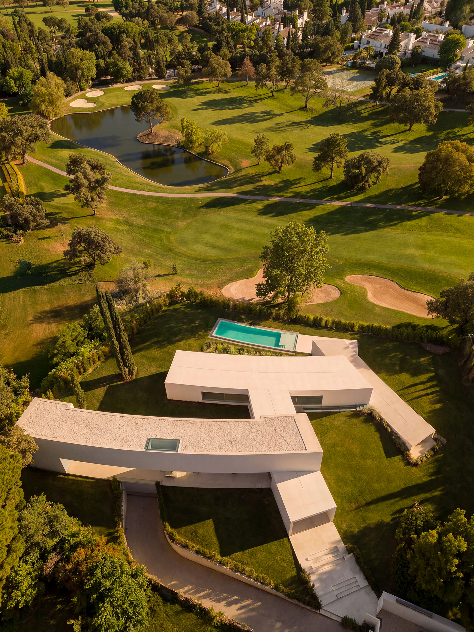 Living With Curves: Soft Geometry In Contemporary Residential Architecture