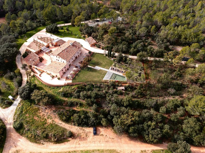 A Dialogue of Stone and Lattice: SCOB Weaves the Contemporary into the Historic Fabric of Can Farrés