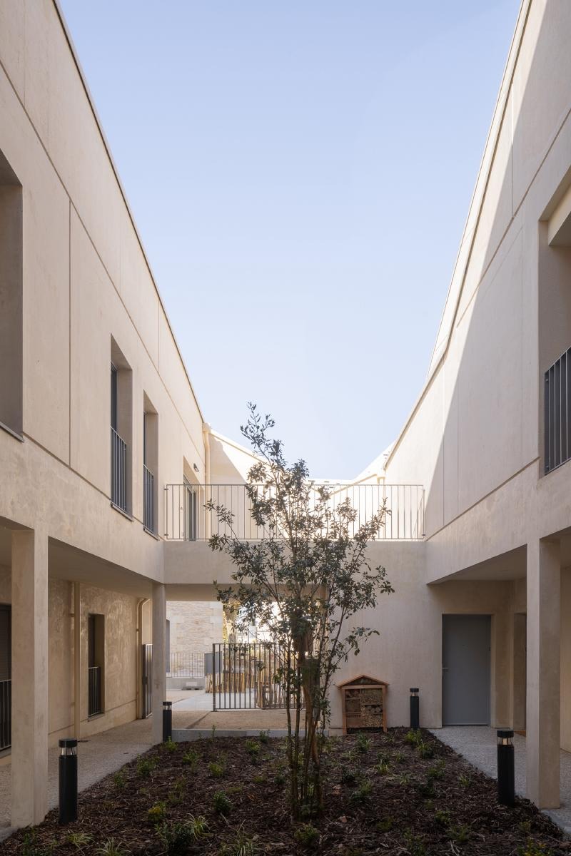 Asymmetric Peaks: OLGGA and Atelier Cambium Sculpt a Mineral Horizon in Bordeaux