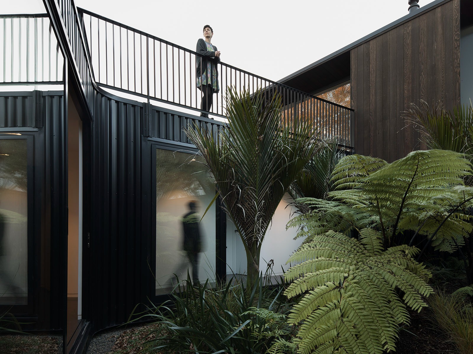 PAC Studio’s ‘Space Invader’ Redefines Suburban Resilience with Steel, Cedar, and Calculated Contrast