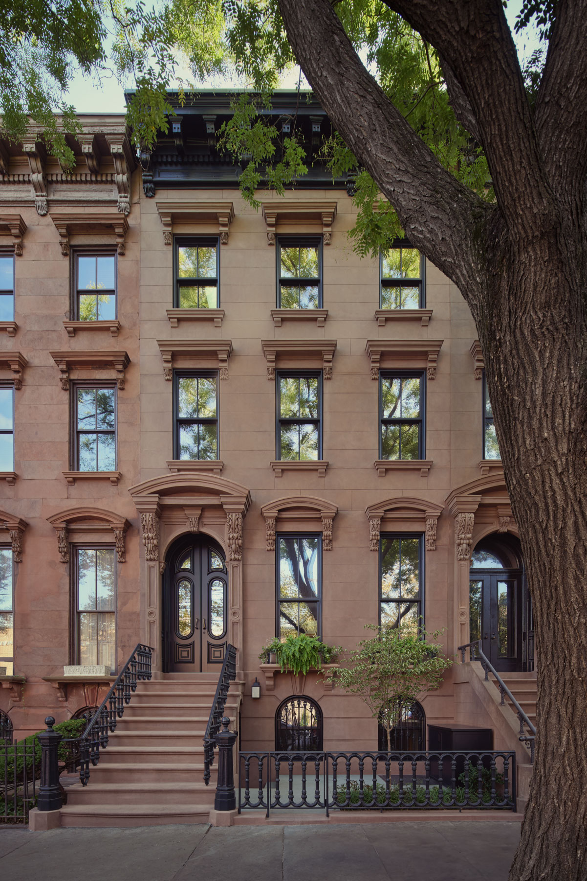 Between Eras: A Brooklyn Townhouse Reworked For Modern Living