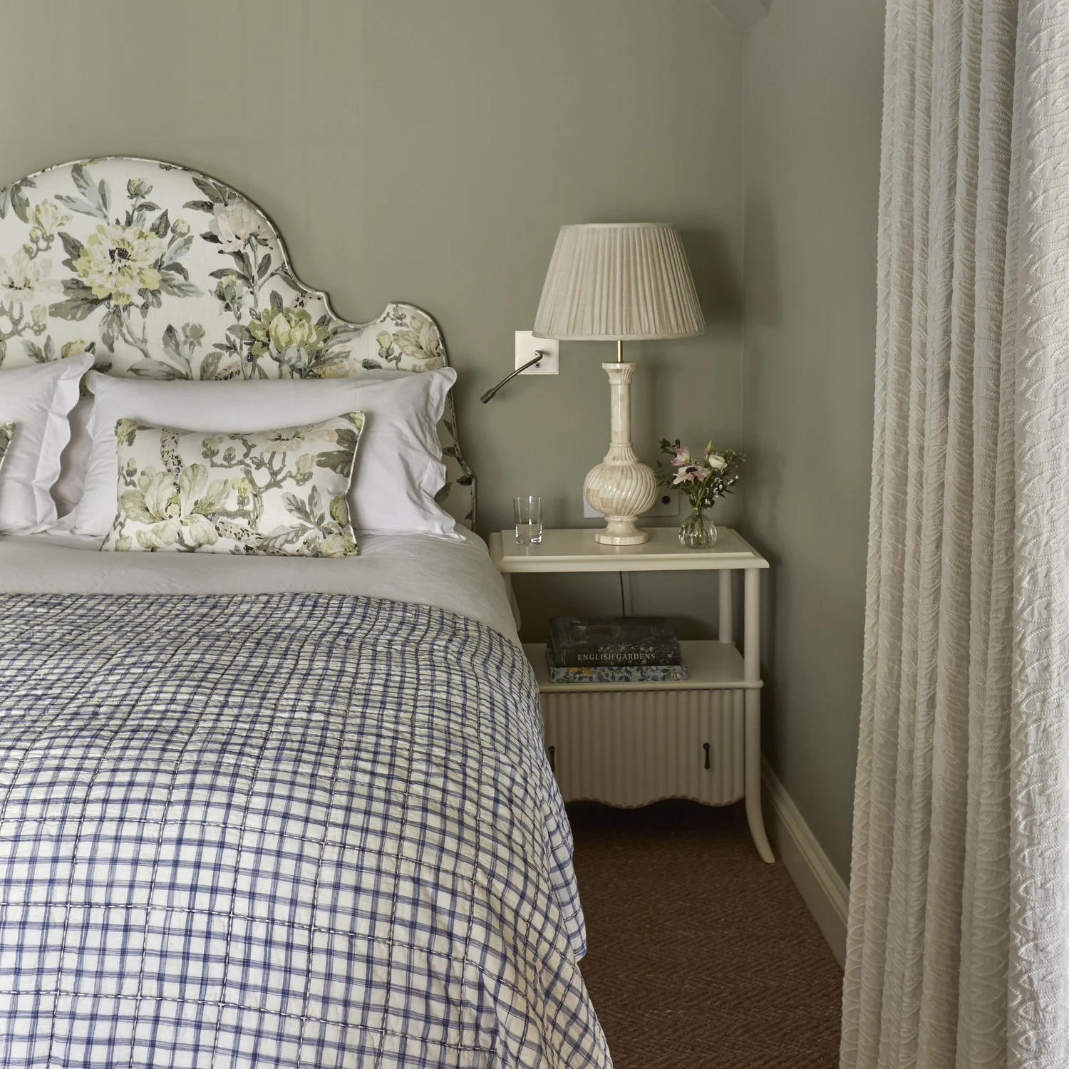 Whispering Patterns: Subtle Motifs That Shape Calm Interior Spaces