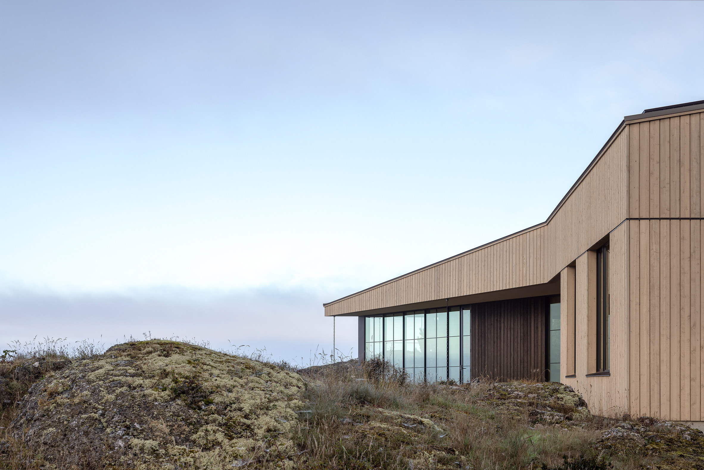 How Heliotrope Architects Made A Washington Coast Retreat That Bends With The Landscape