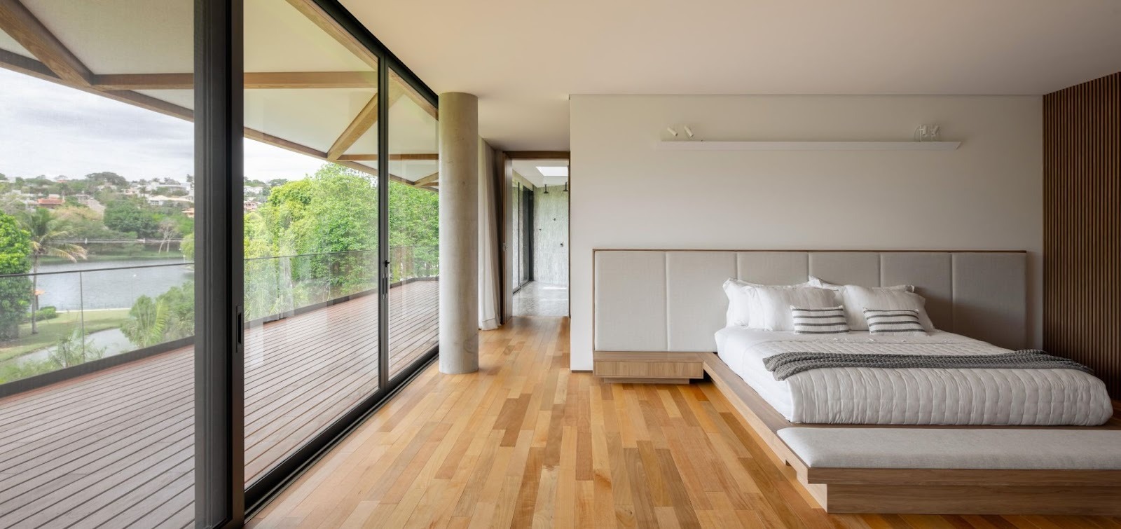 Tangram House: TETRO Arquitetura Composes a Geometric Home Rooted in Landscape