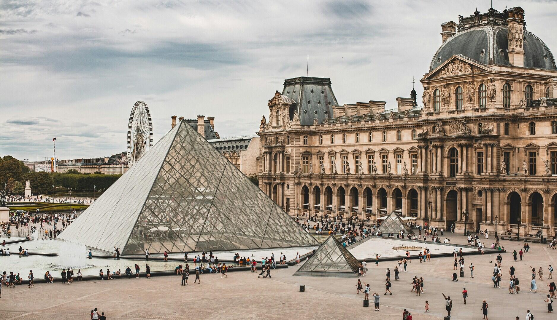 Transparency Meets Tradition: The Louvre Pyramid That Modernized the Museum