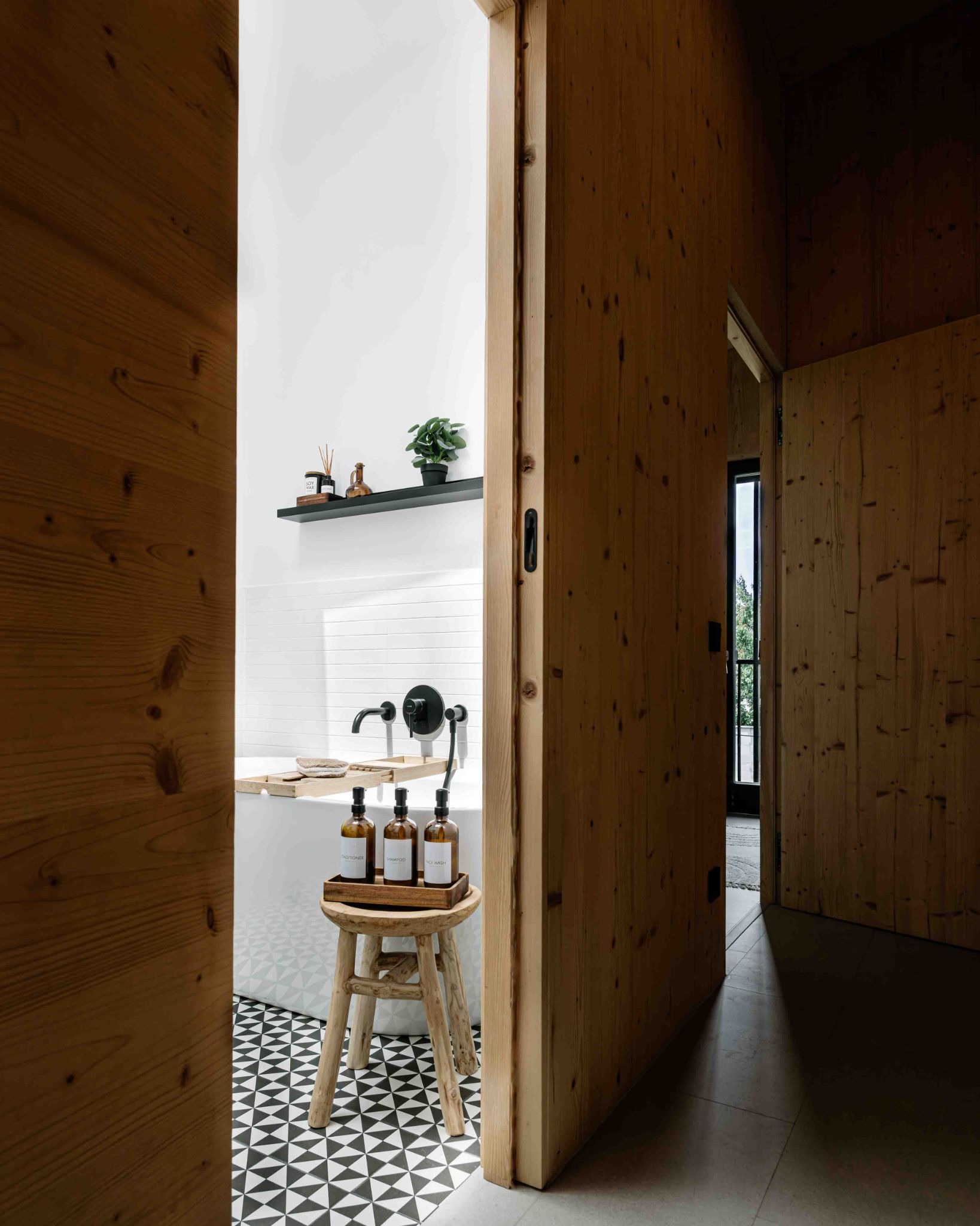 Equinox Builds Emília House as a Meditation on Timber, Light, and Hungarian Restraint