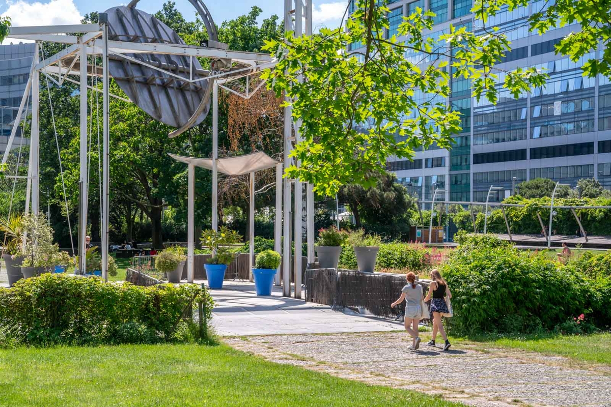 Top Picks – 9 Landscaped Roofs That Function As Public Parks