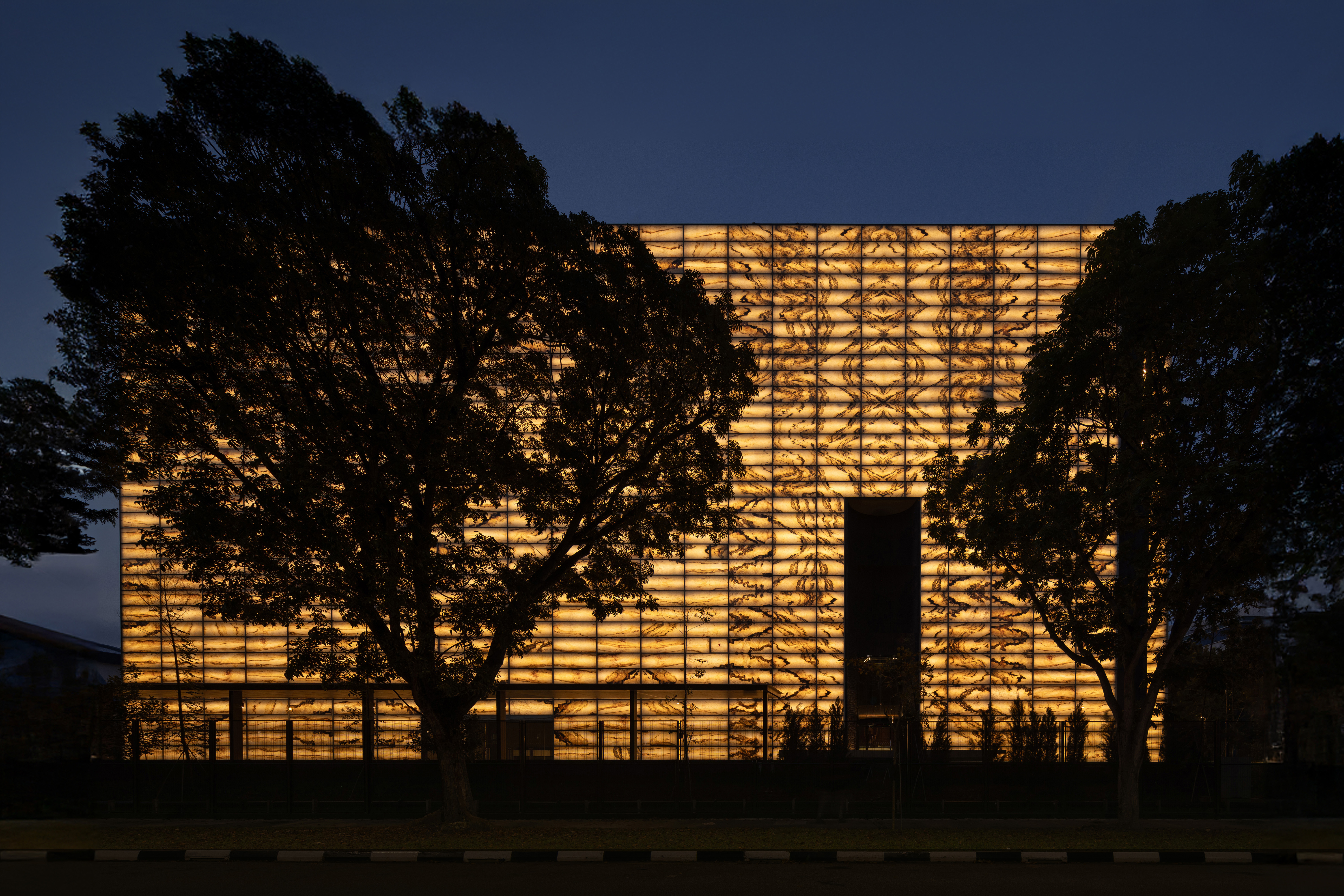 The Reserve by Monolab Studio: A Serene Dialogue Between Architecture and Nature in Singapore