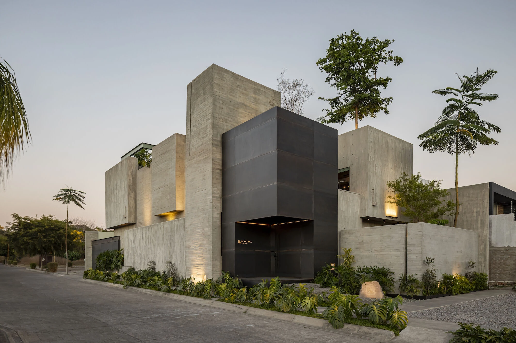 Di Frenna Arquitectos: An Atelier of Raw Light and Material Honesty