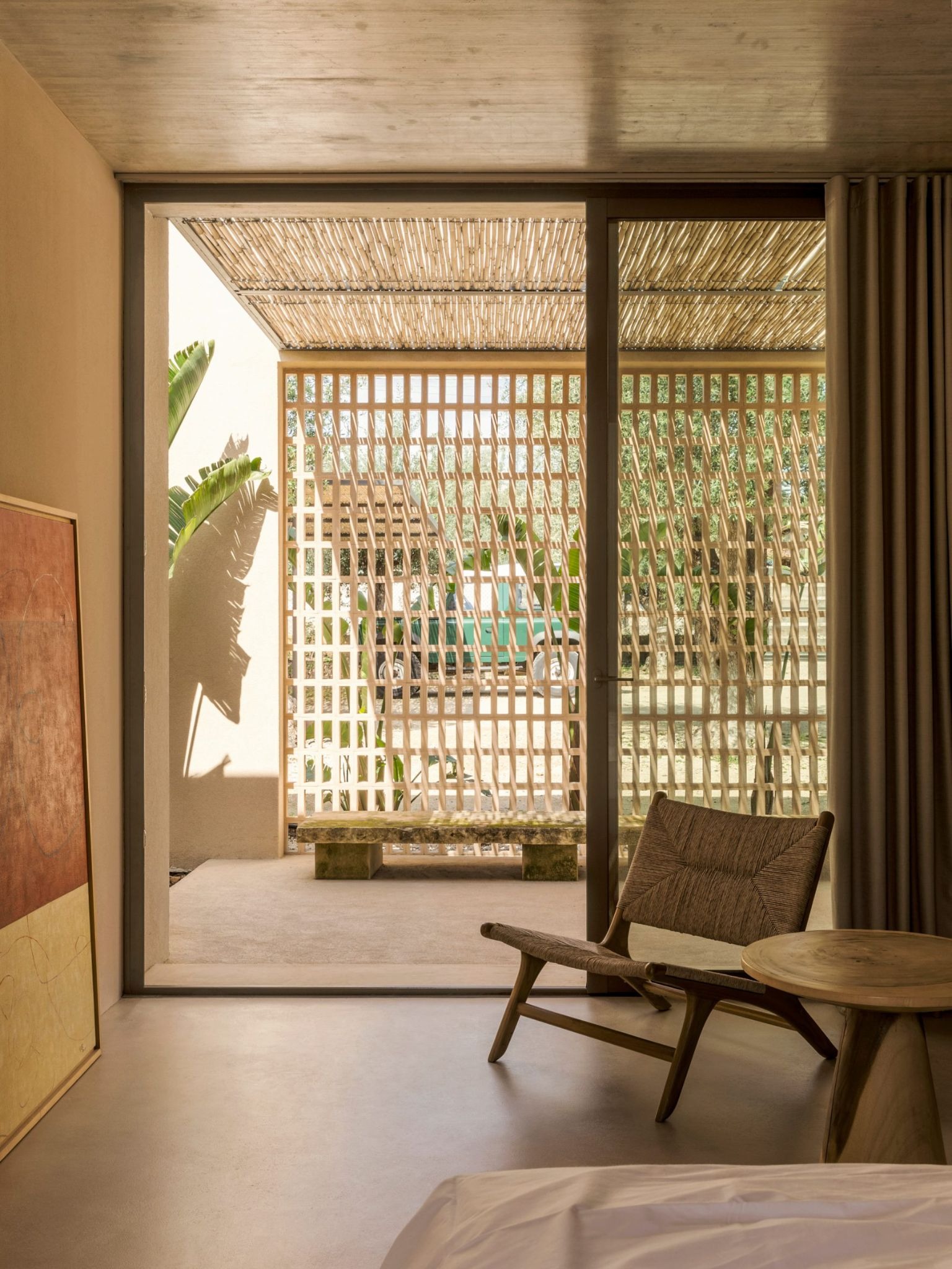 Patio House: Solum Studio’s Quiet Labyrinth by the Sea