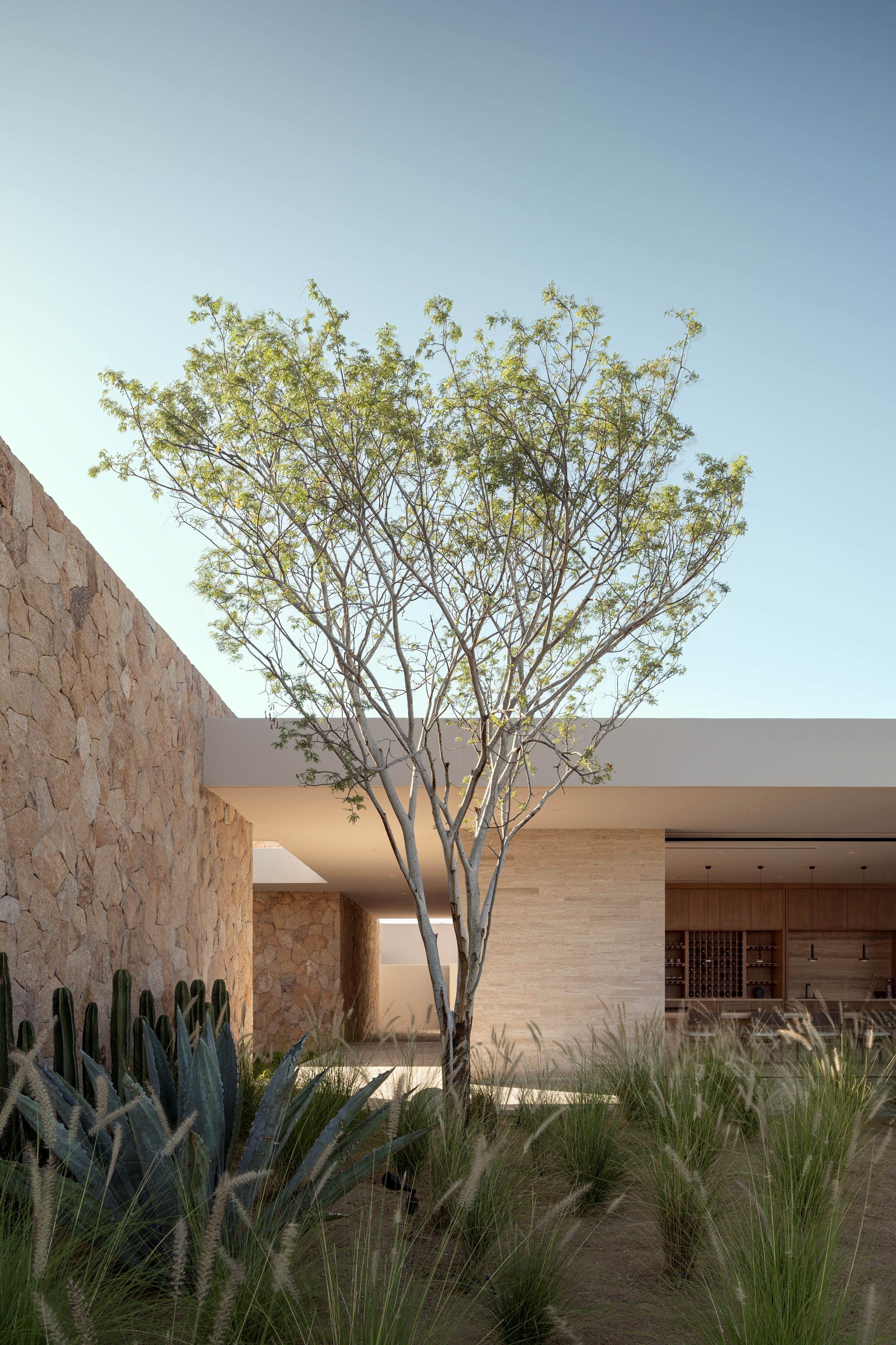 Casa La Vista: A Desert Home Framing The Horizon