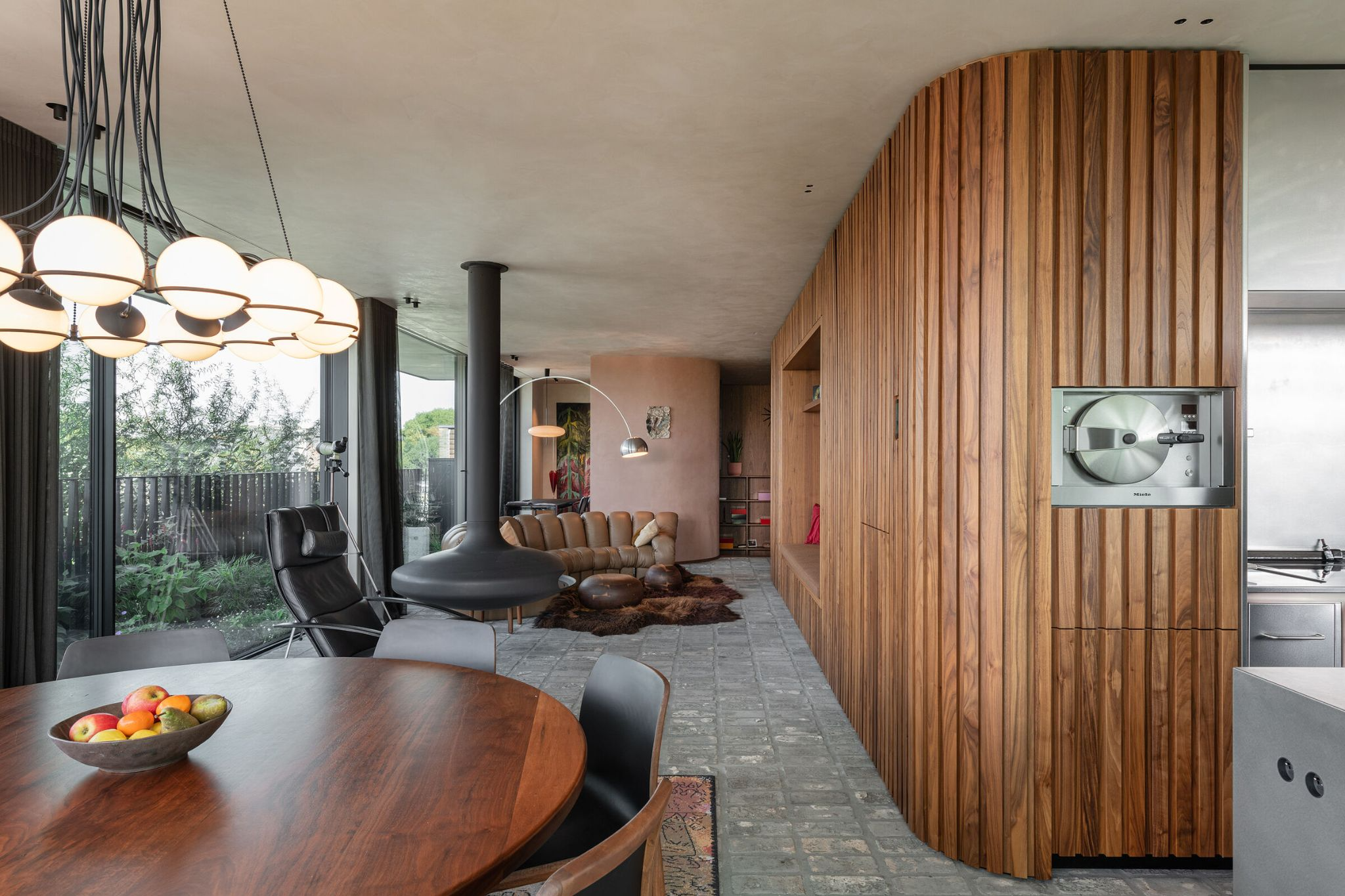 Open Living and Timeless Luxury Meet in Objekt Architecten’s Penthouse T