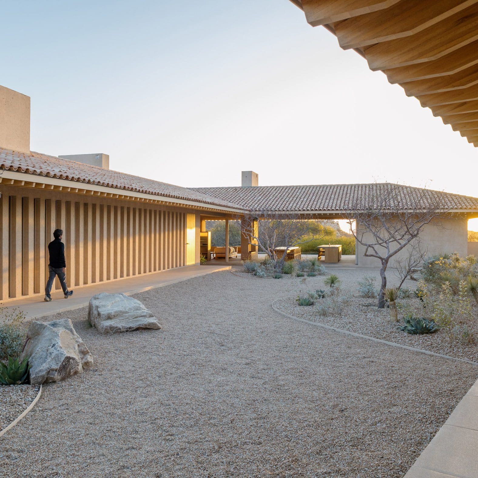 How Deep Overhangs and Laminated Oak Shape a Desert Residence in Los Cabos