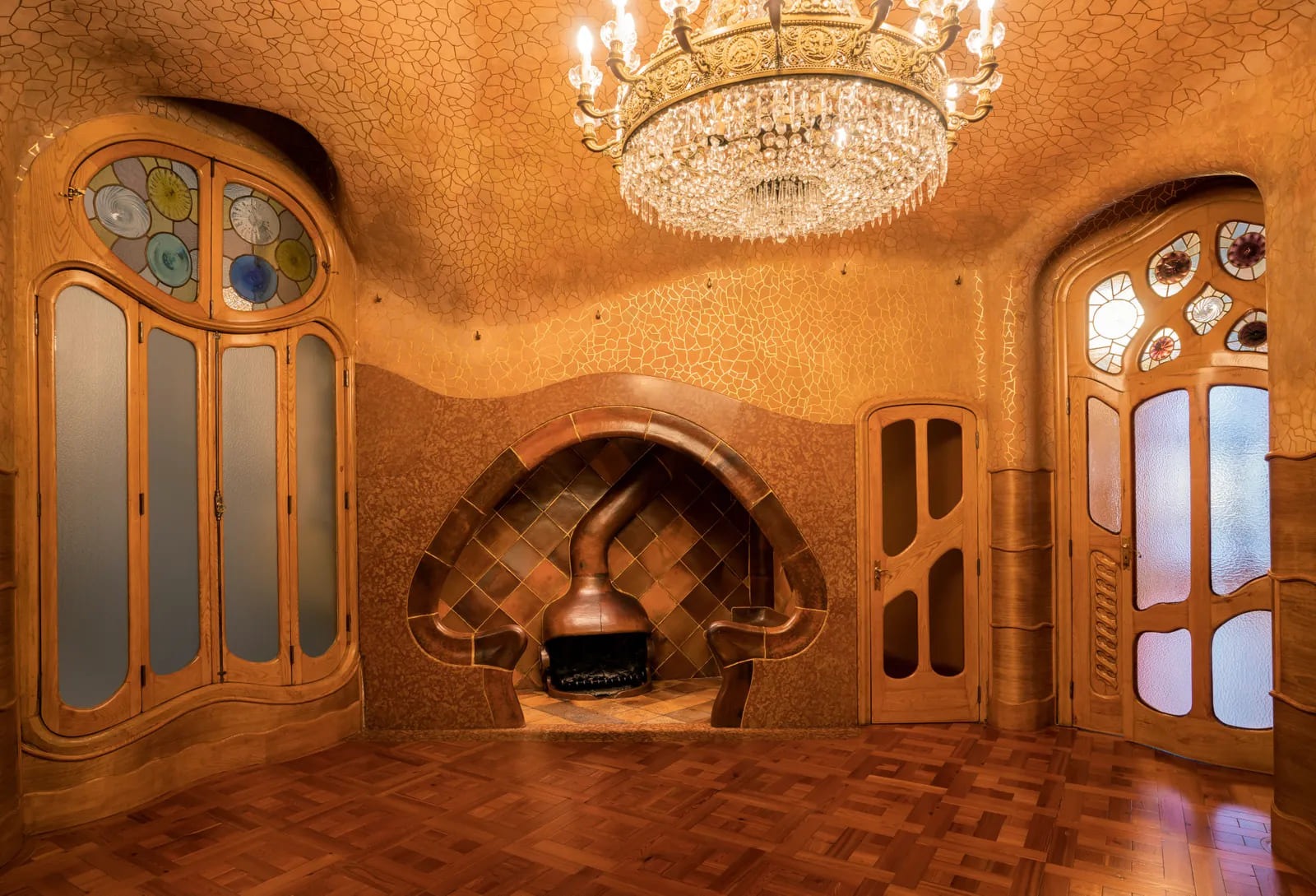 Mesura Orchestrates a Contemporary Echo Within the Walls of Casa Batlló